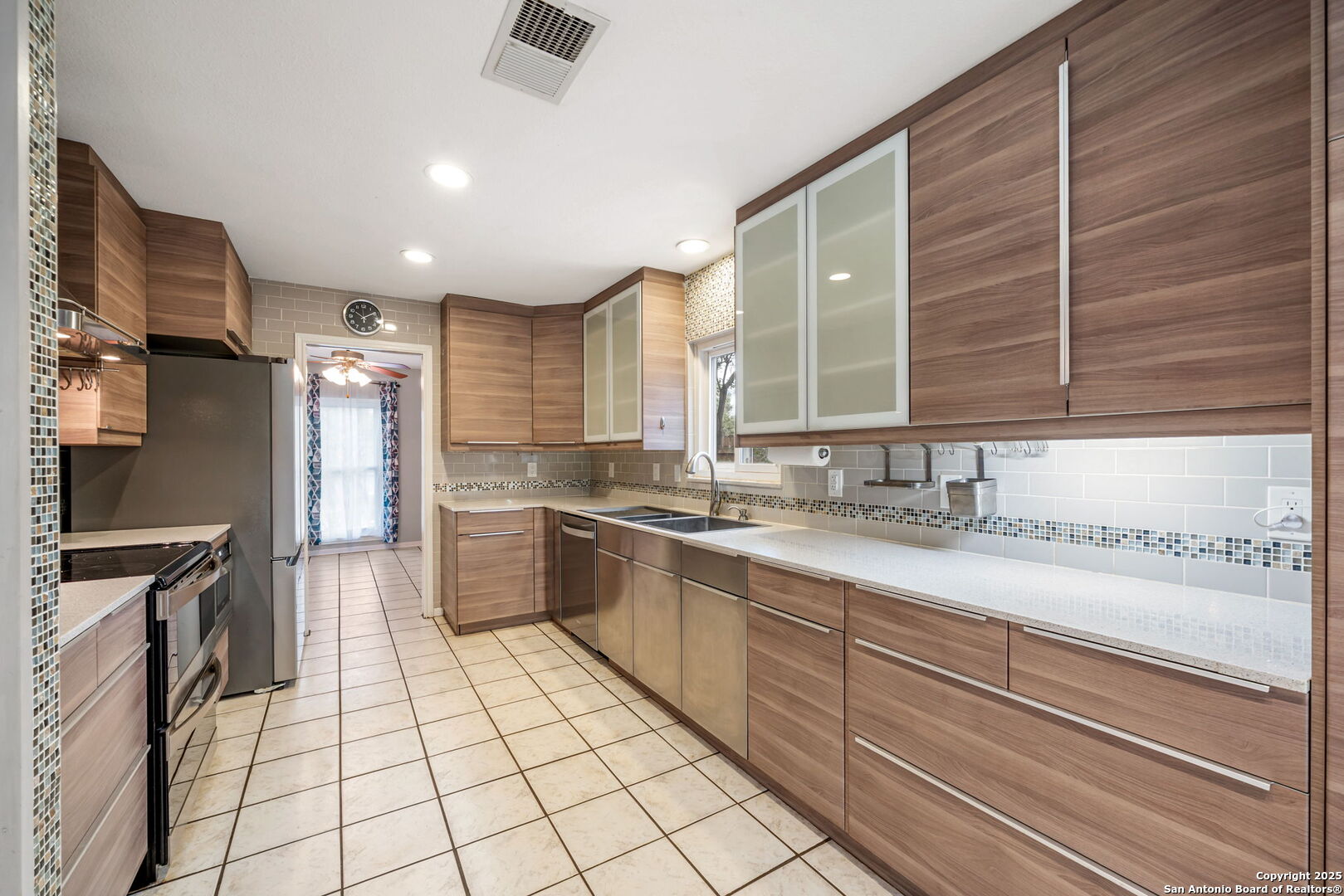 7811 Valley Trails