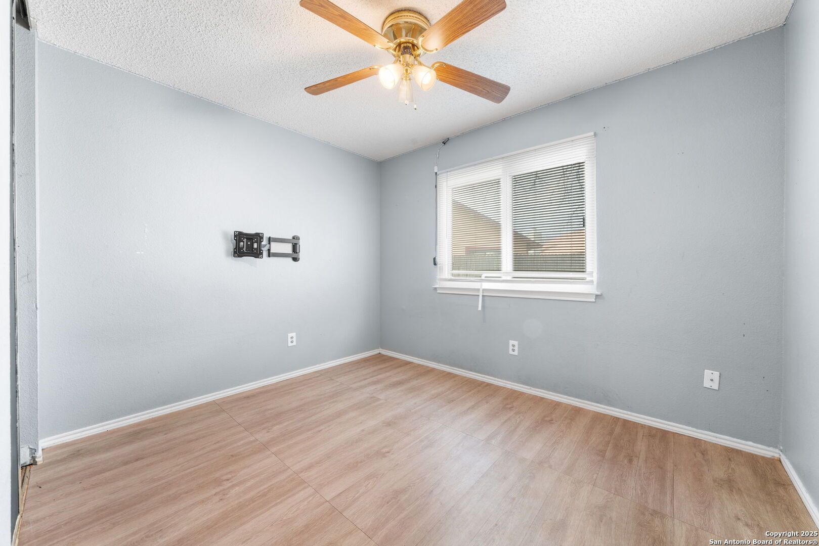 12031 Stoney Pass