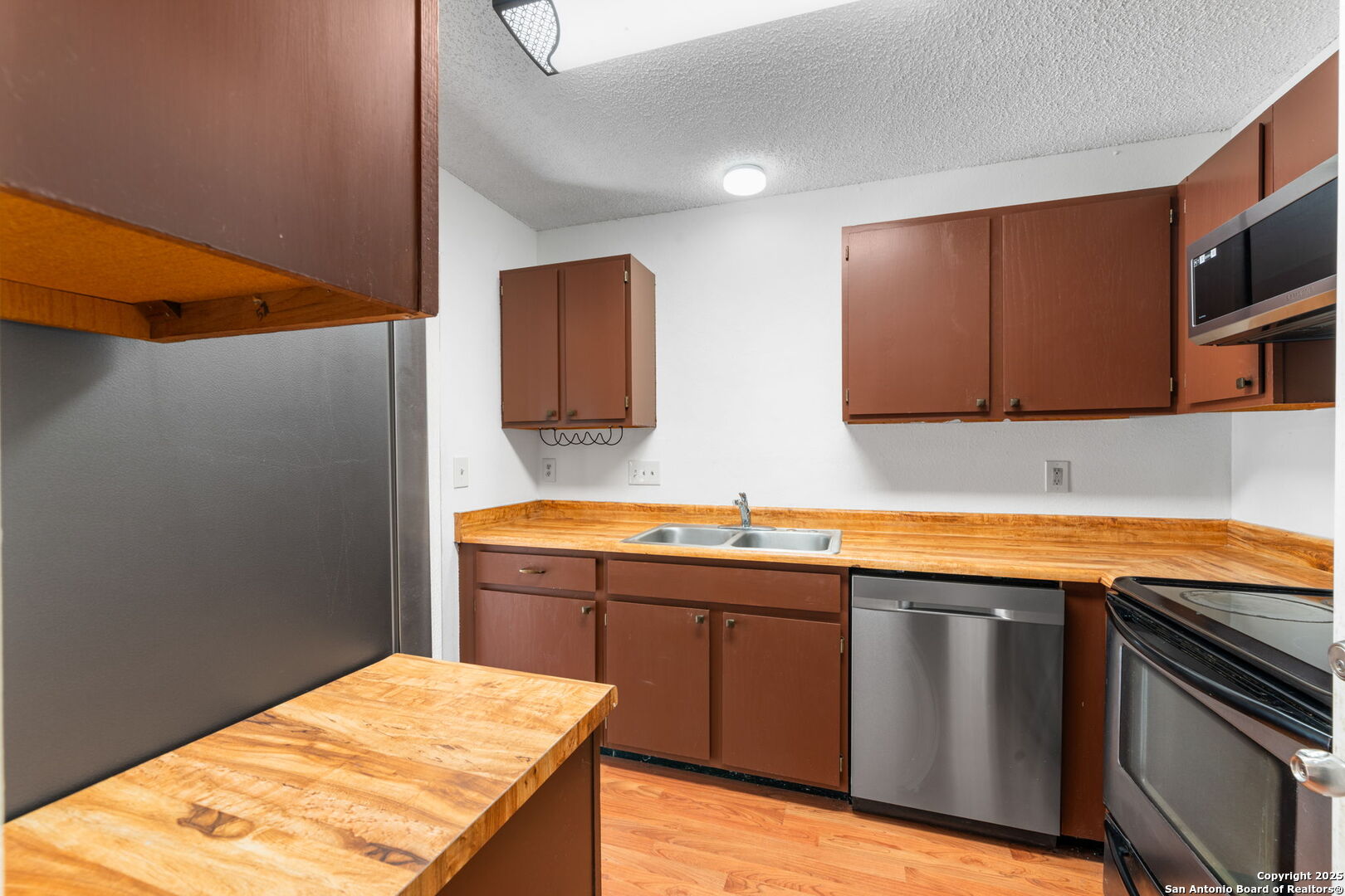12031 Stoney Pass
