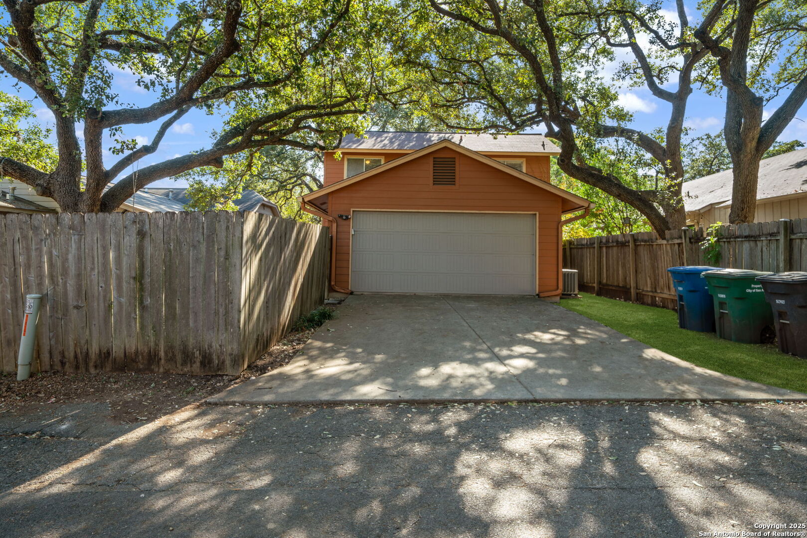 13610 Forest Rock
