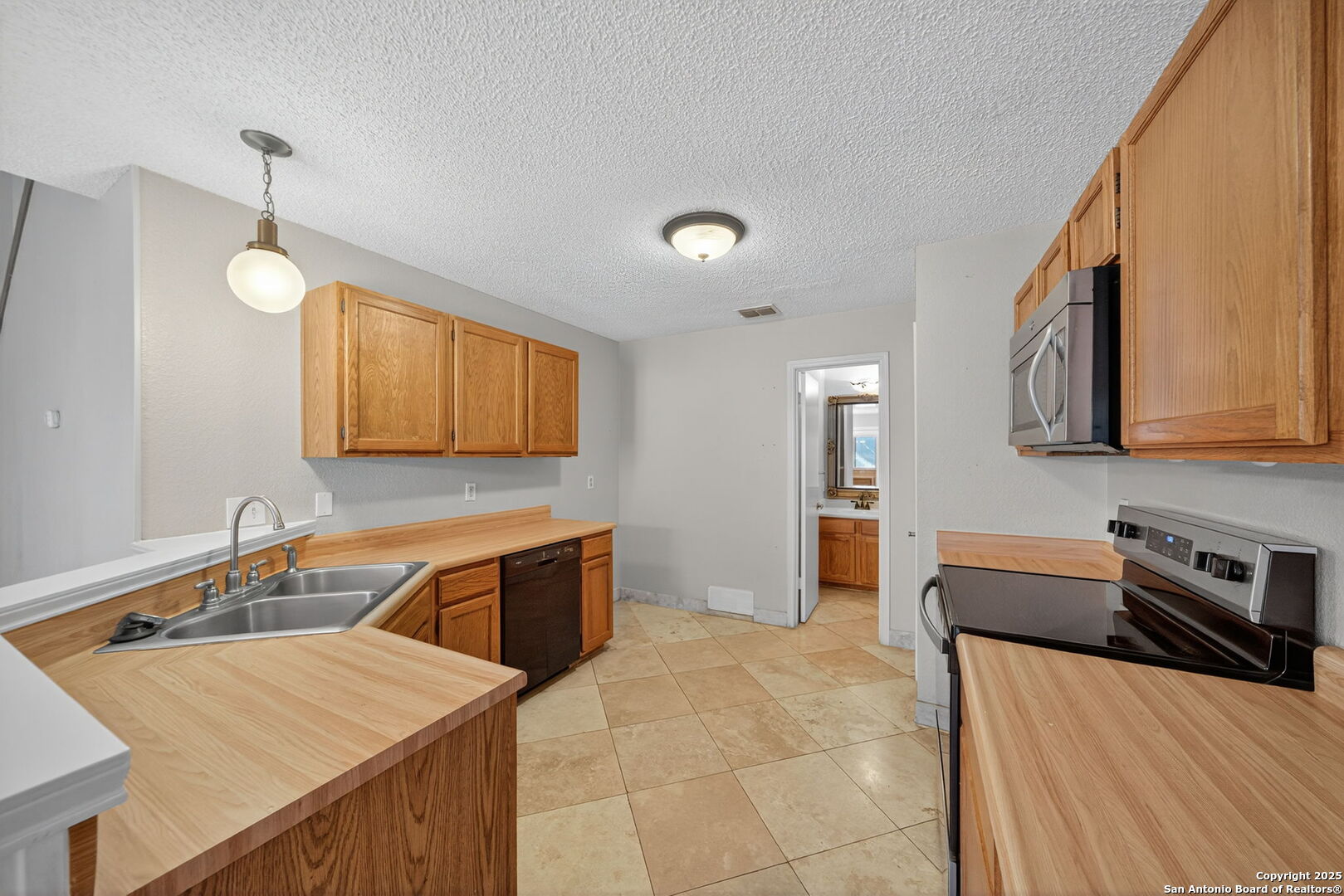 13610 Forest Rock