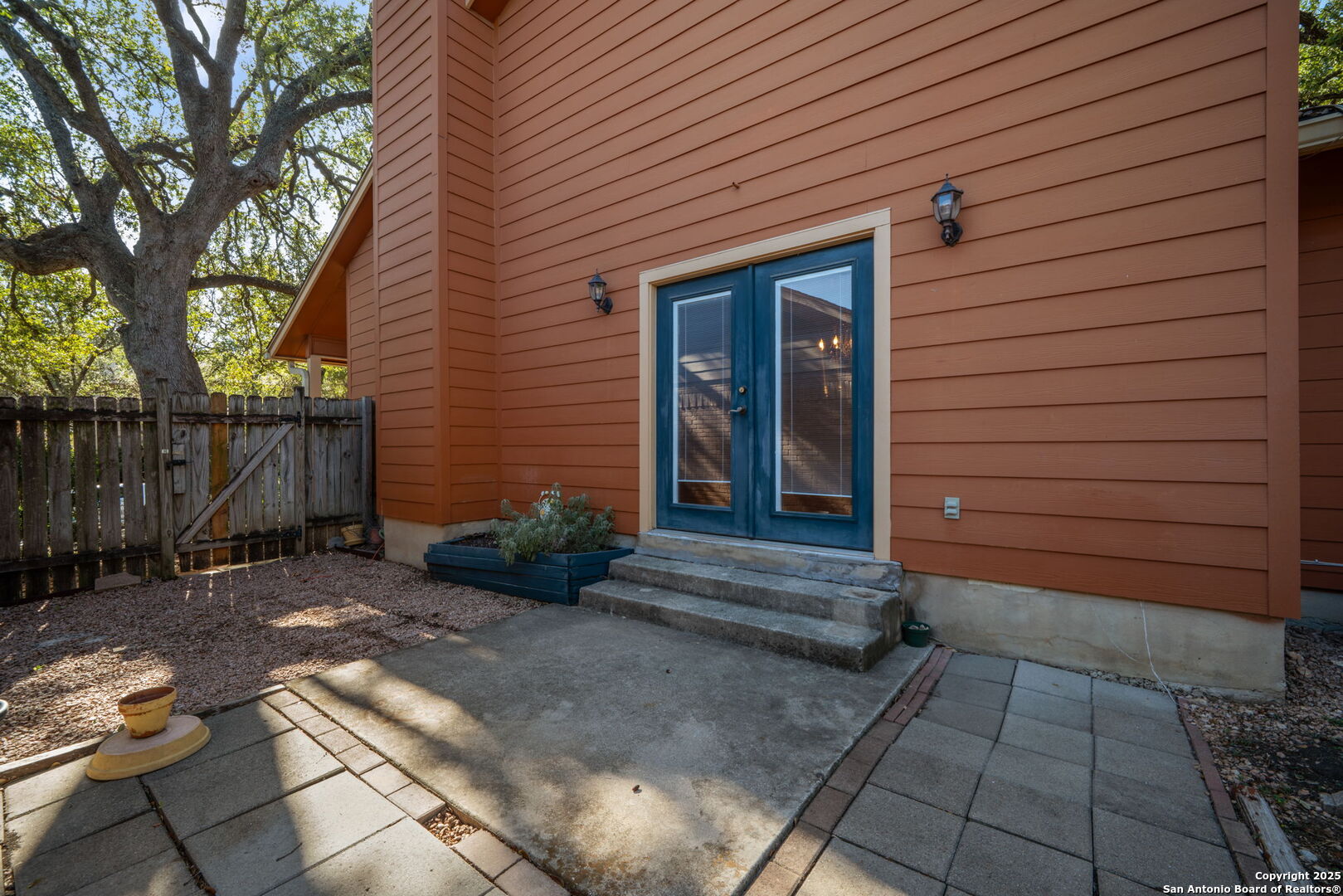 13610 Forest Rock