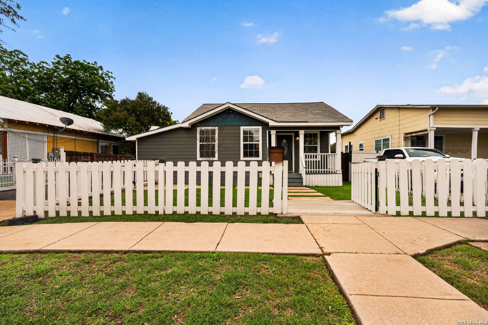 1910 W CRAIG PL