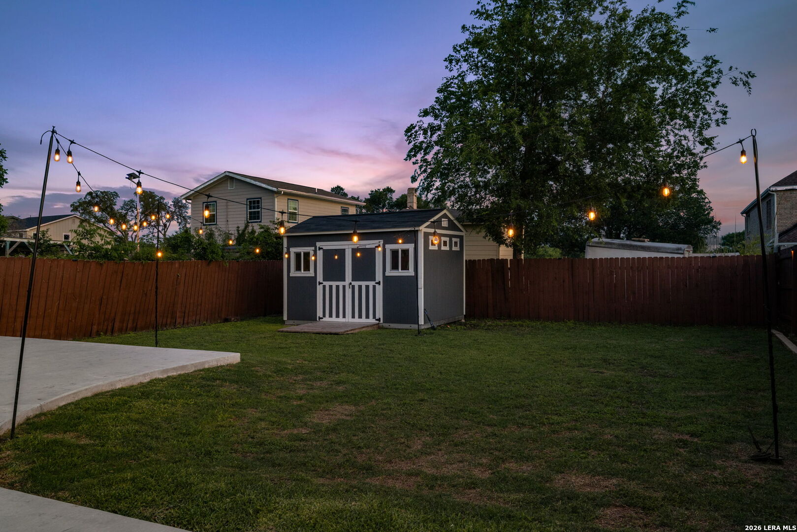 1910 W CRAIG PL