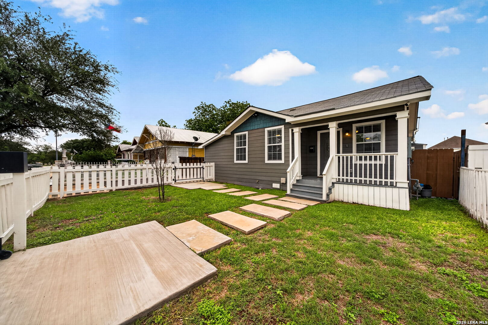 1910 W CRAIG PL
