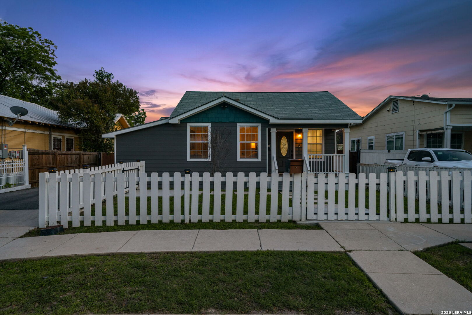 1910 W CRAIG PL