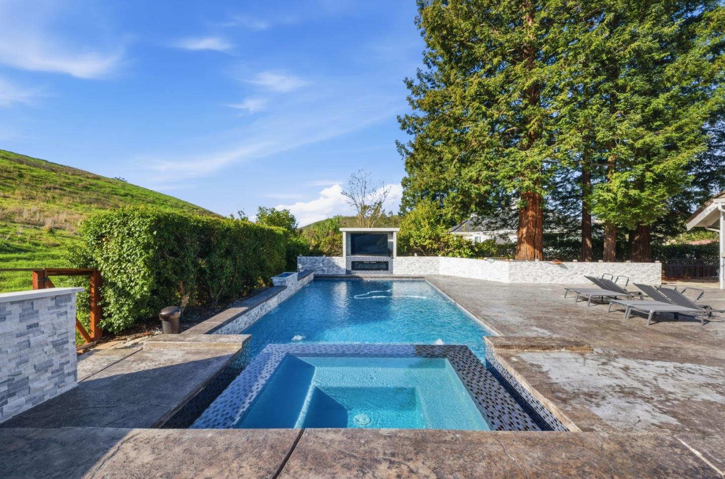 4286 Silver Meadow Court