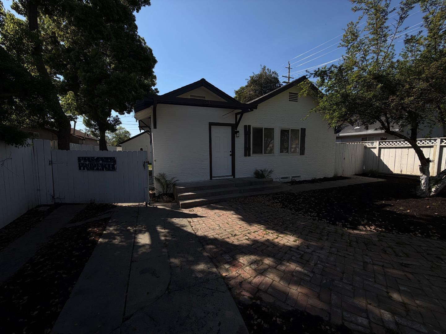 1505 Victoria Drive