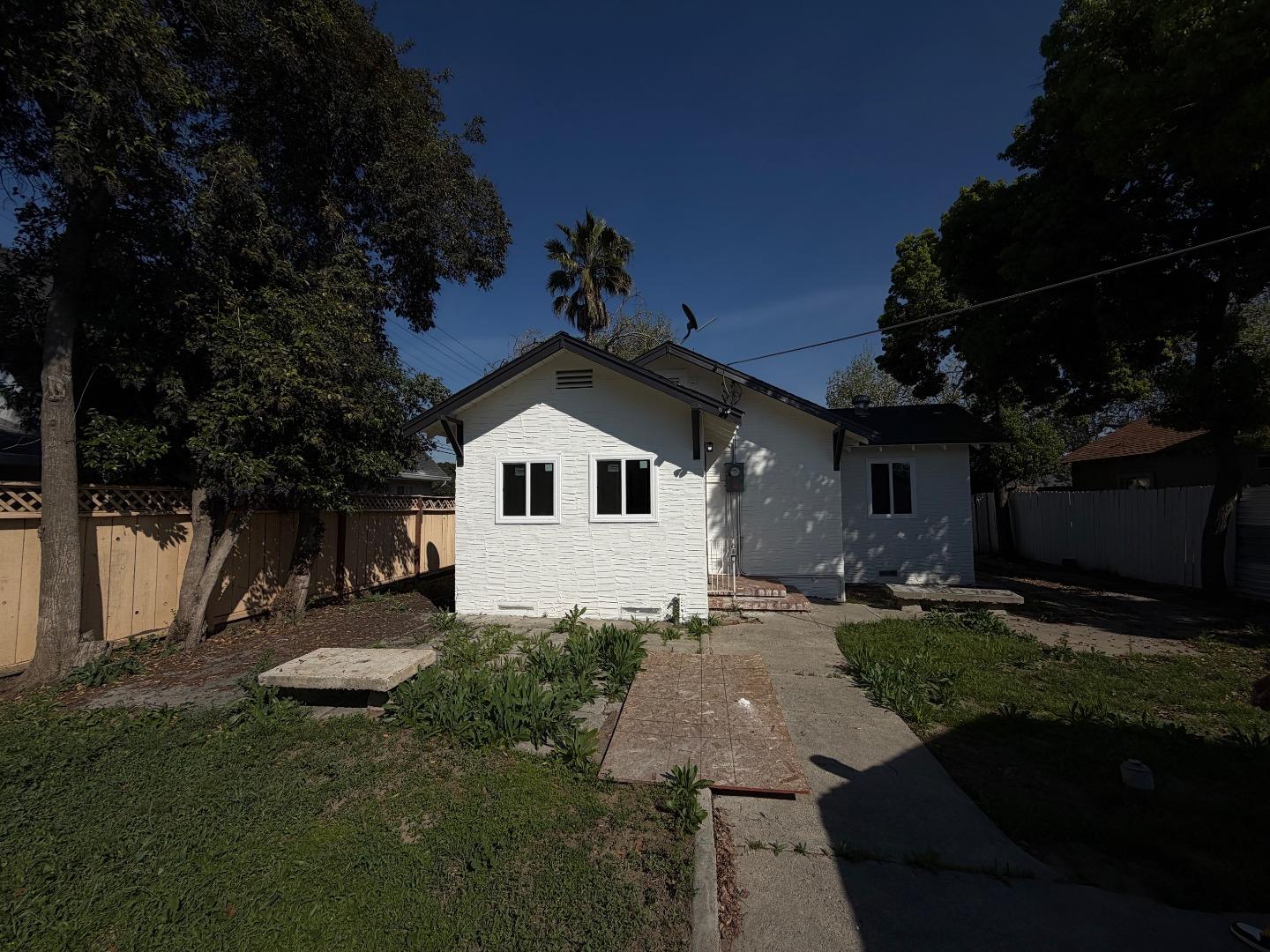 1505 Victoria Drive