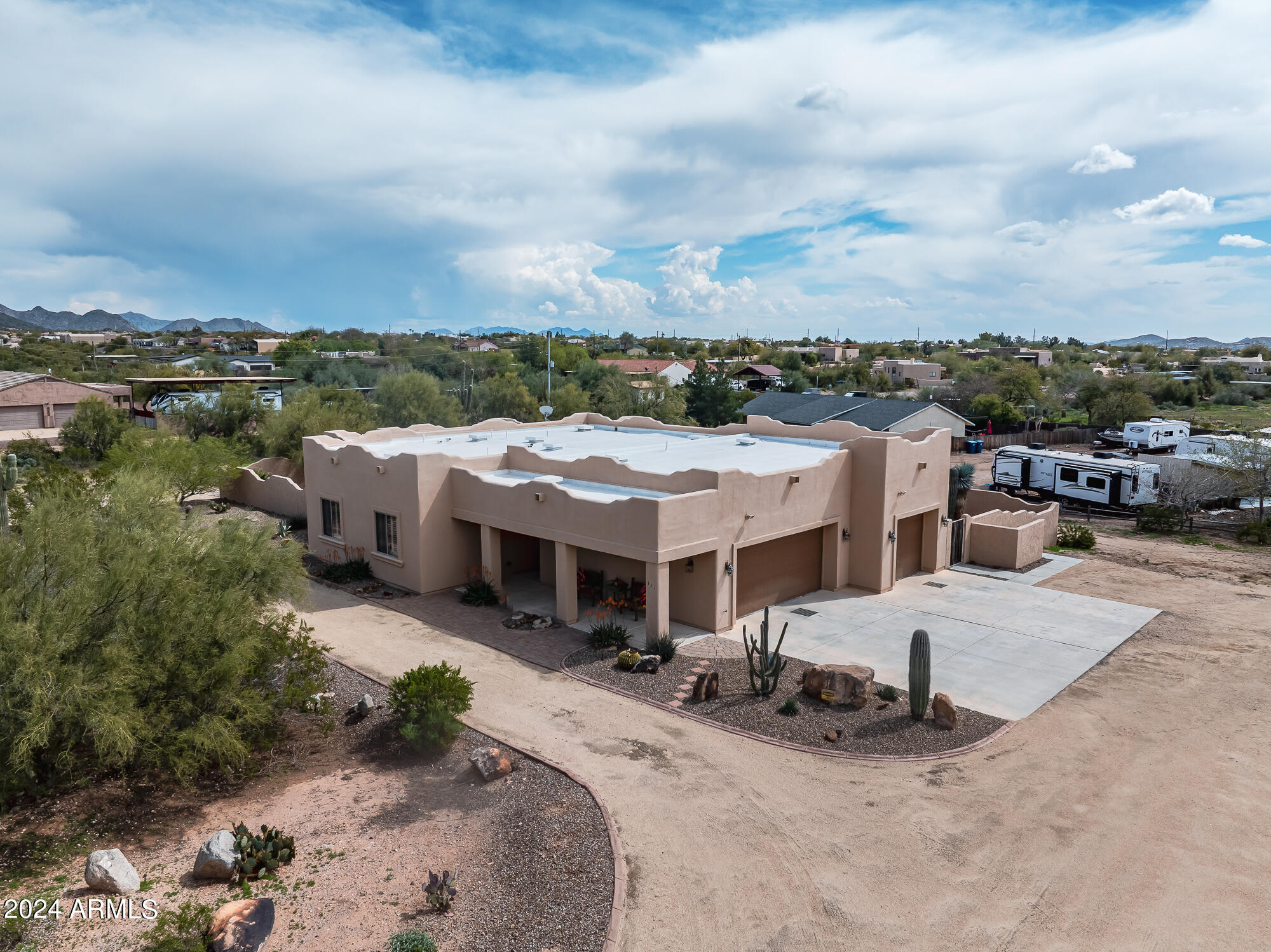 321 W SADDLE MOUNTAIN Road