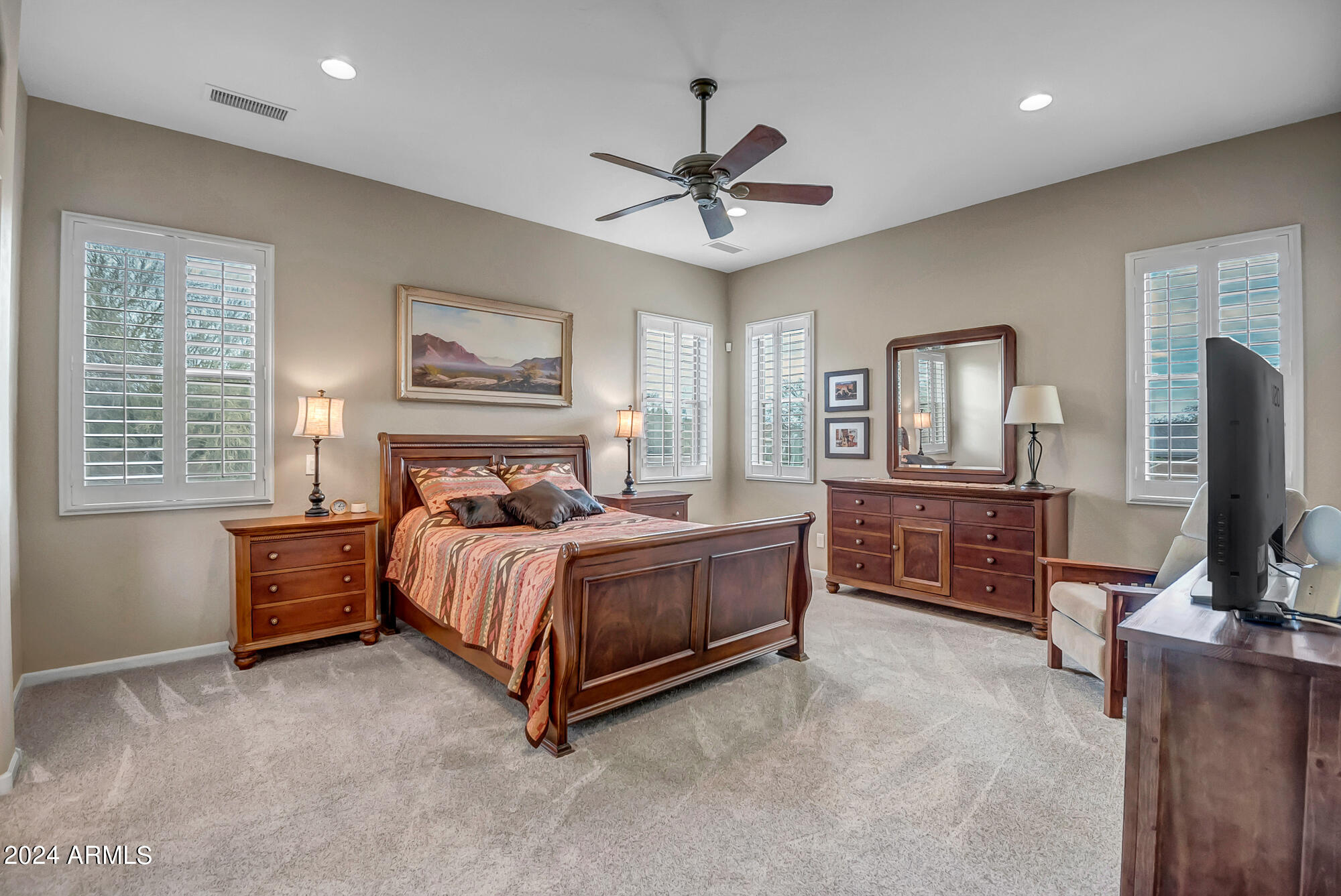 321 W SADDLE MOUNTAIN Road