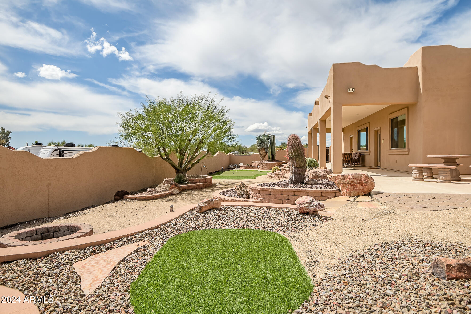 321 W SADDLE MOUNTAIN Road