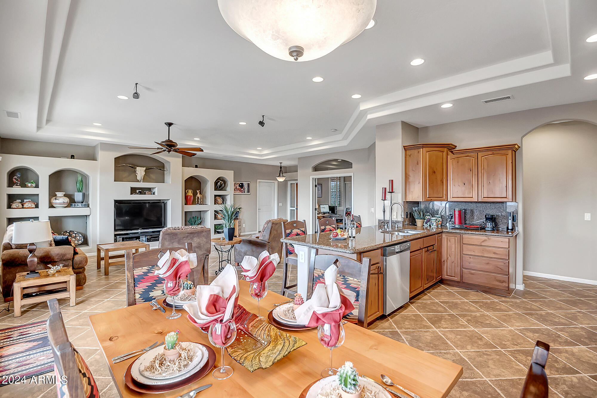 321 W SADDLE MOUNTAIN Road