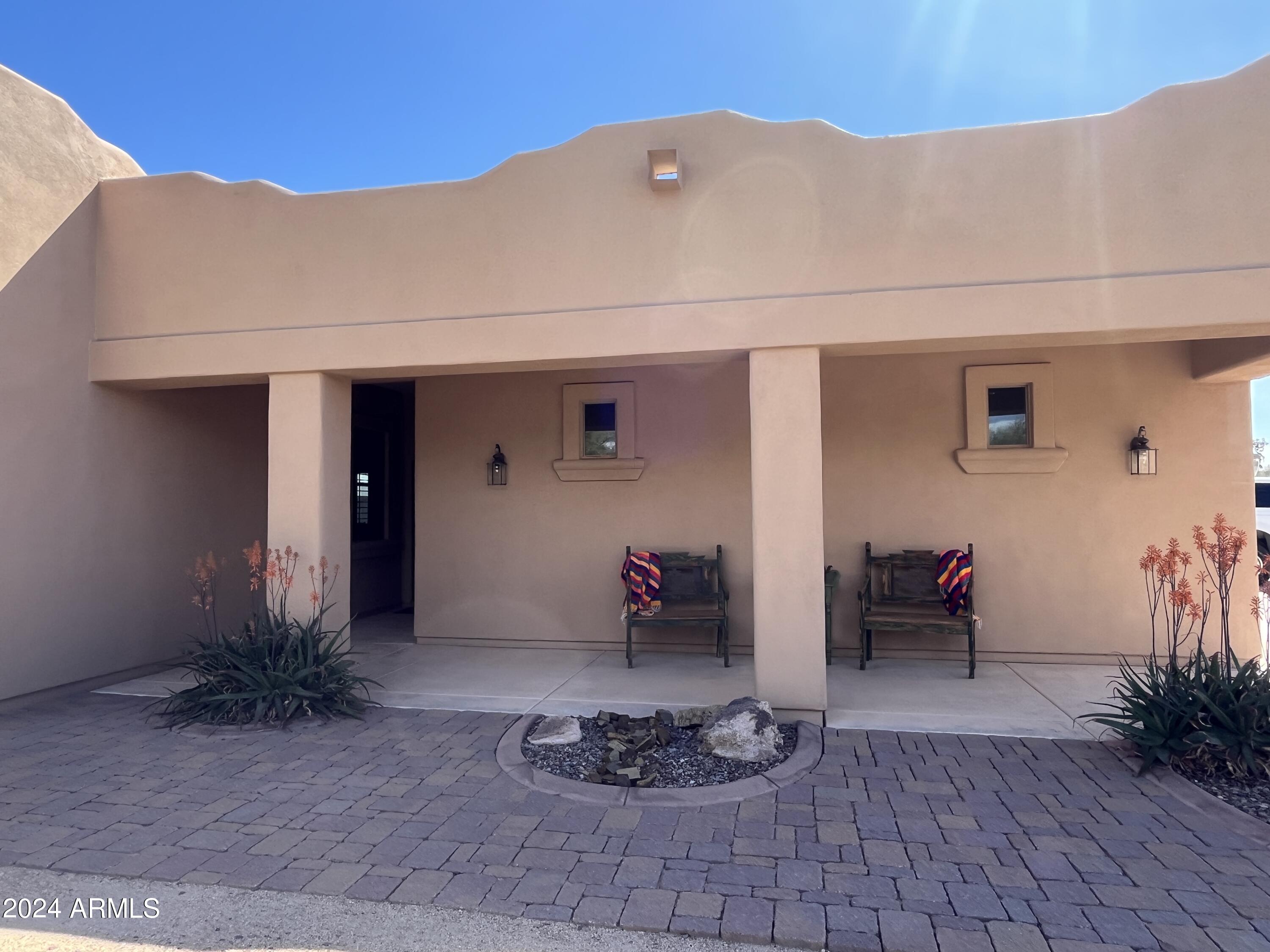 321 W SADDLE MOUNTAIN Road