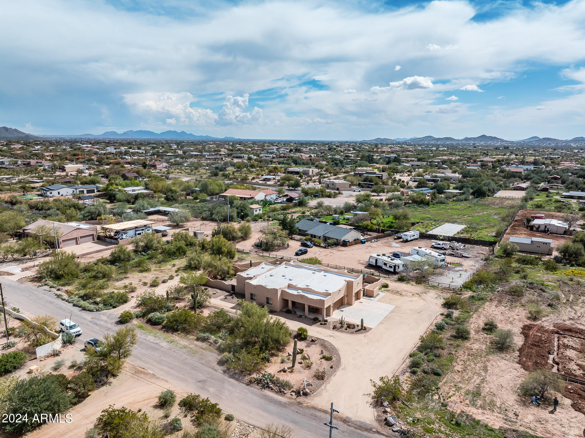 321 W SADDLE MOUNTAIN Road