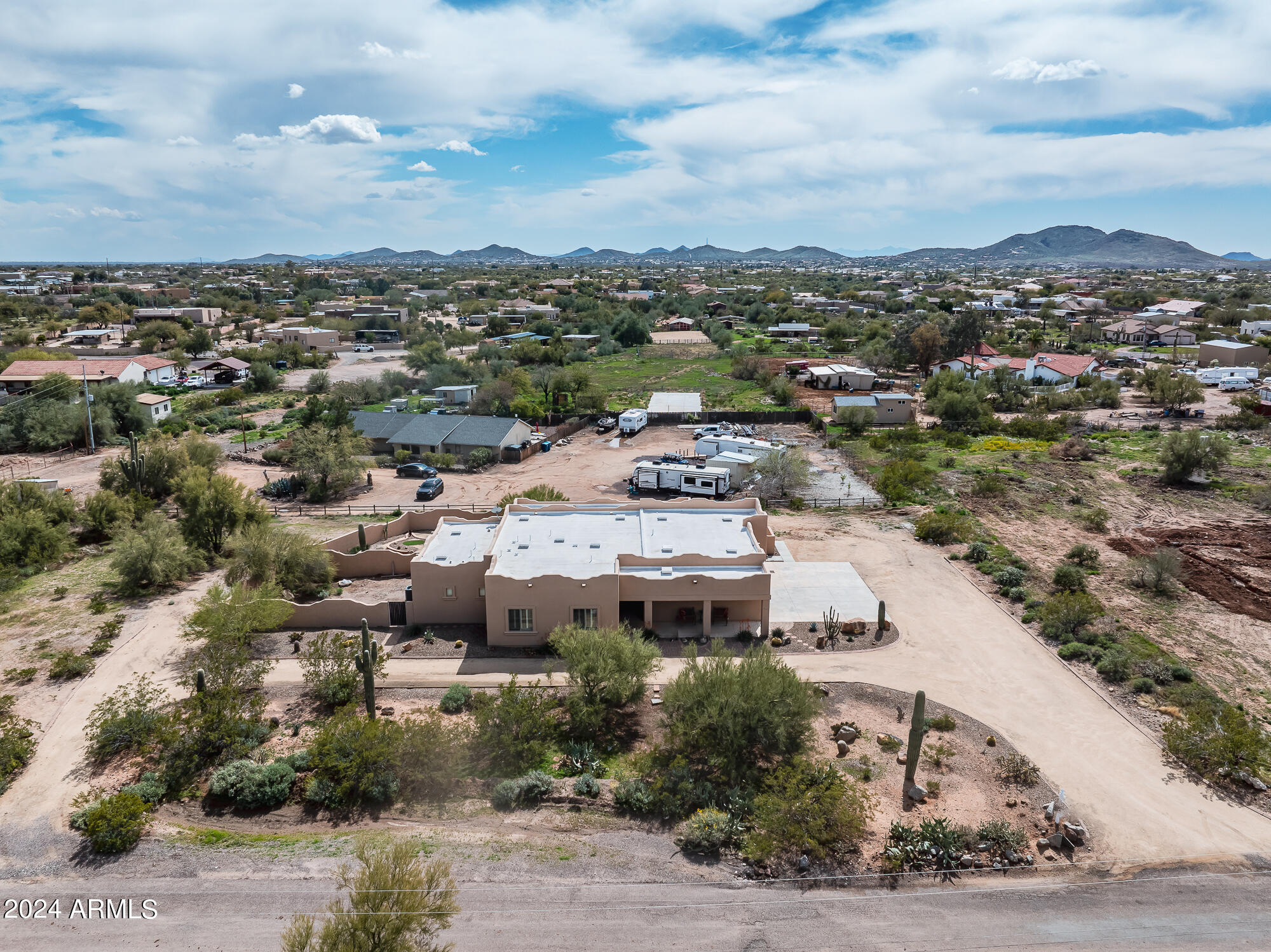 321 W SADDLE MOUNTAIN Road