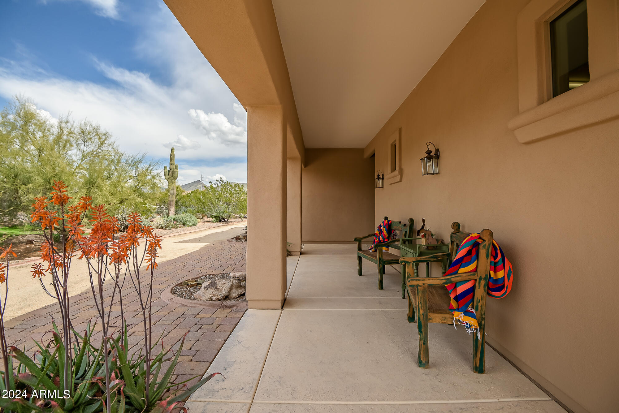 321 W SADDLE MOUNTAIN Road