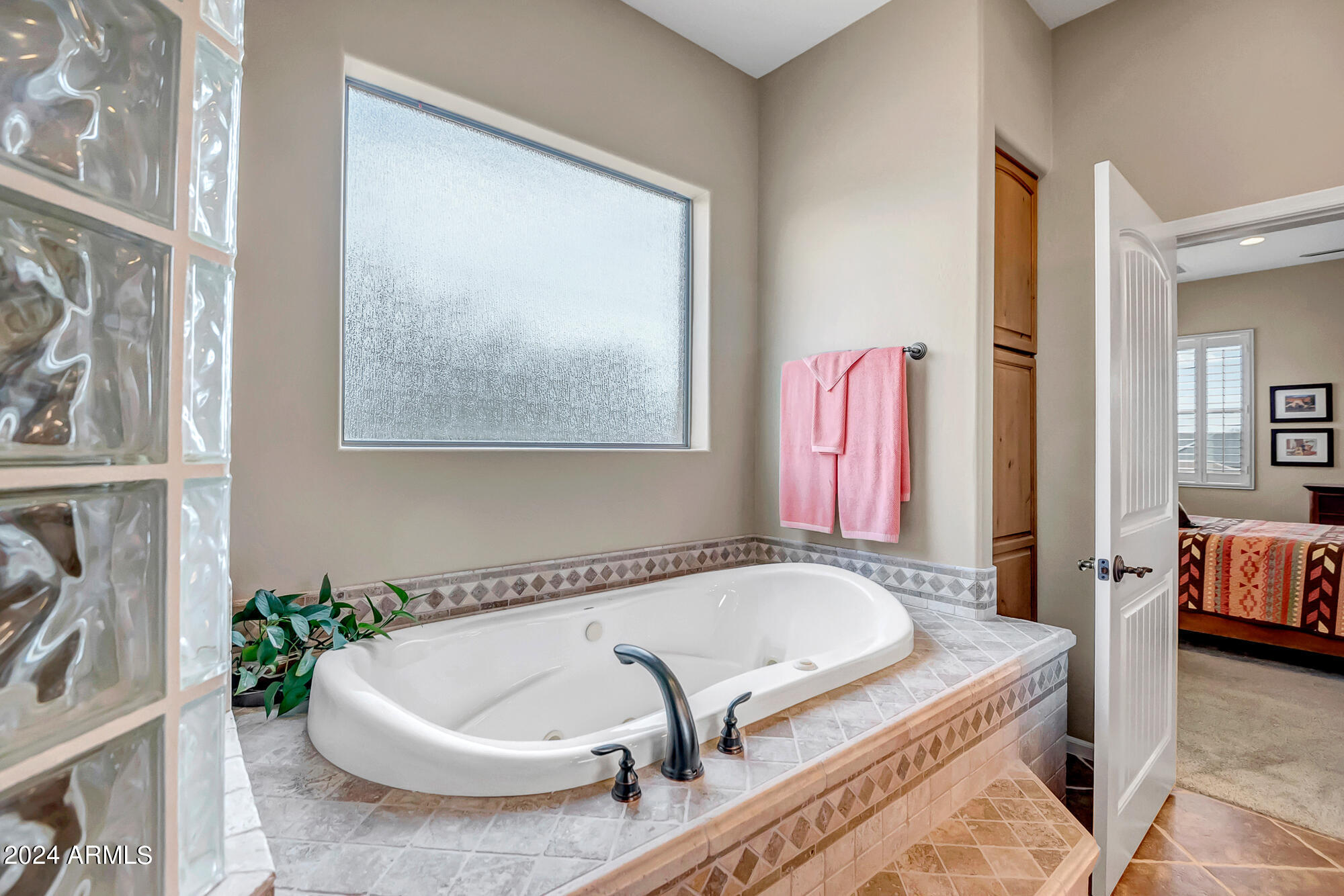 321 W SADDLE MOUNTAIN Road