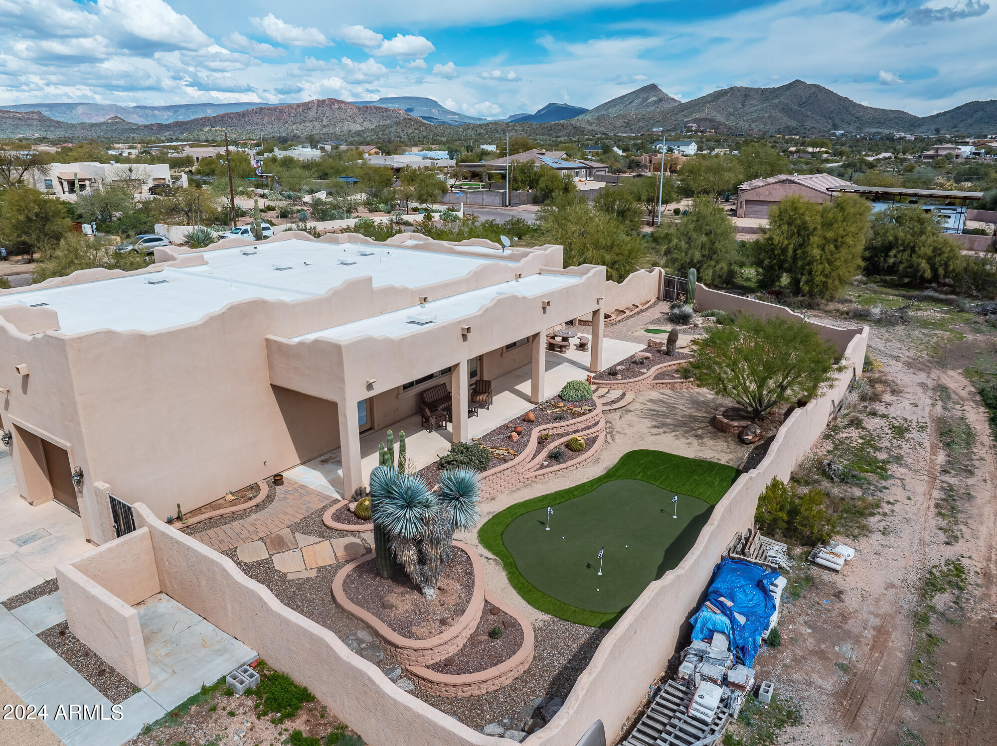 321 W SADDLE MOUNTAIN Road