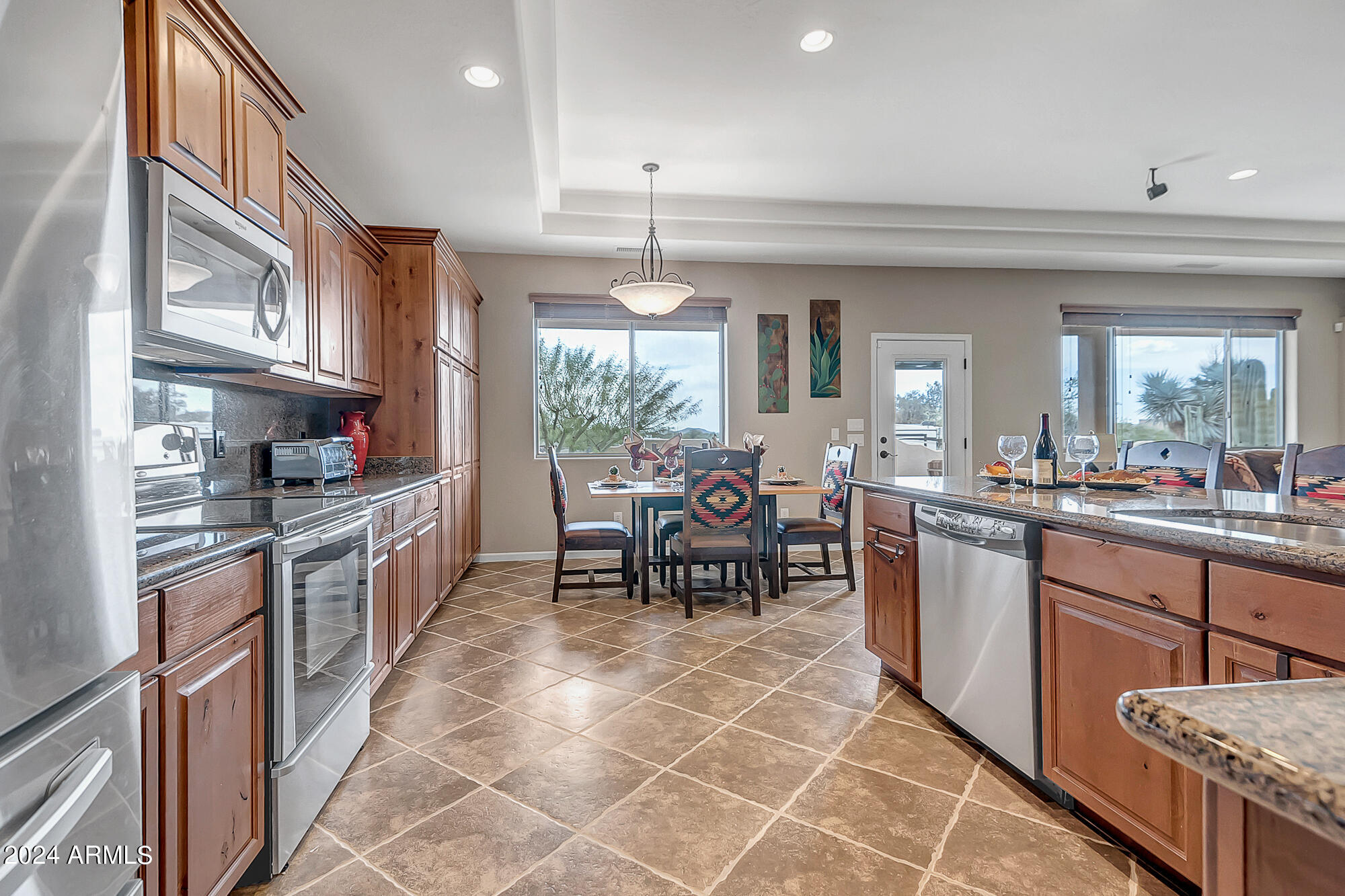 321 W SADDLE MOUNTAIN Road