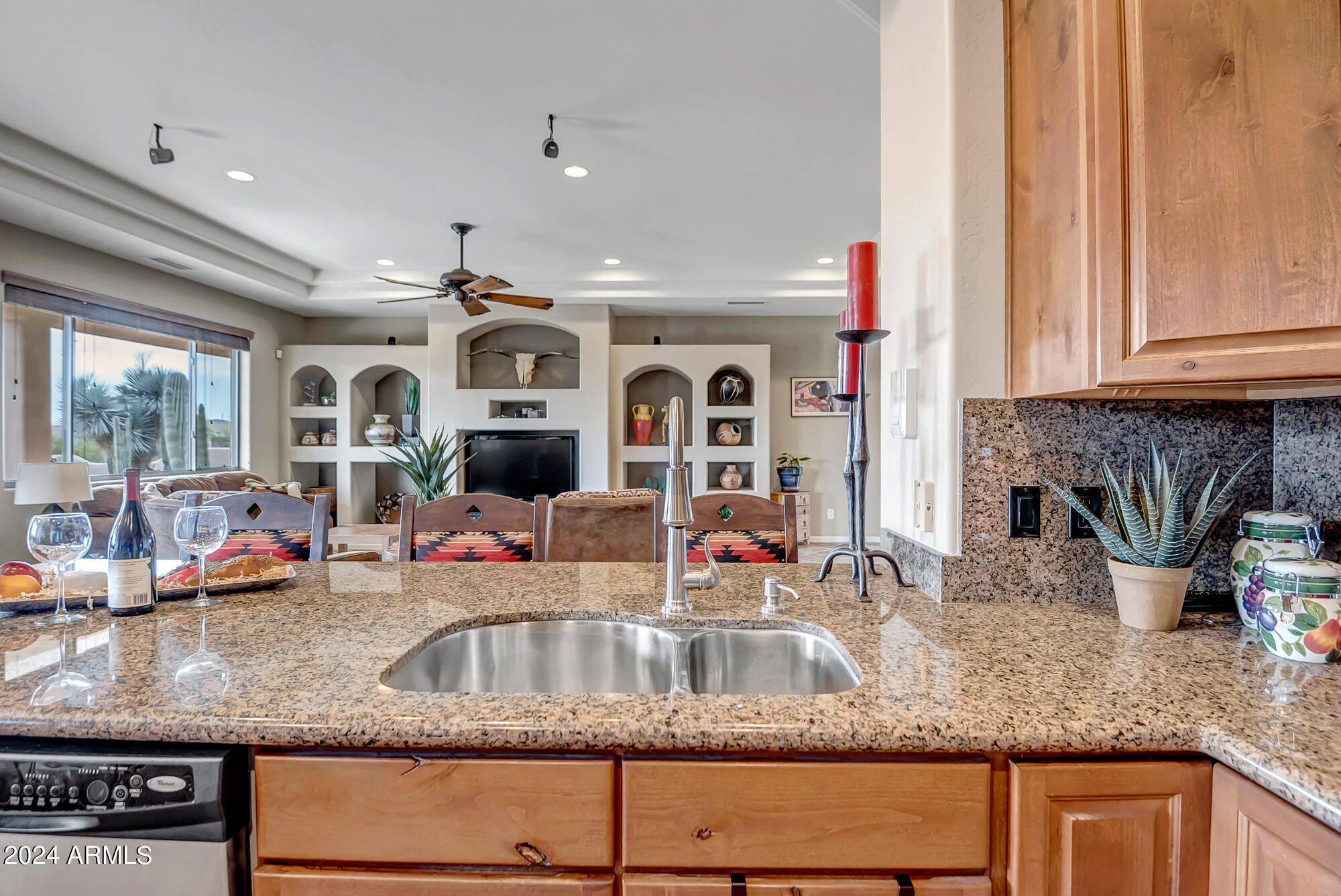 321 W SADDLE MOUNTAIN Road