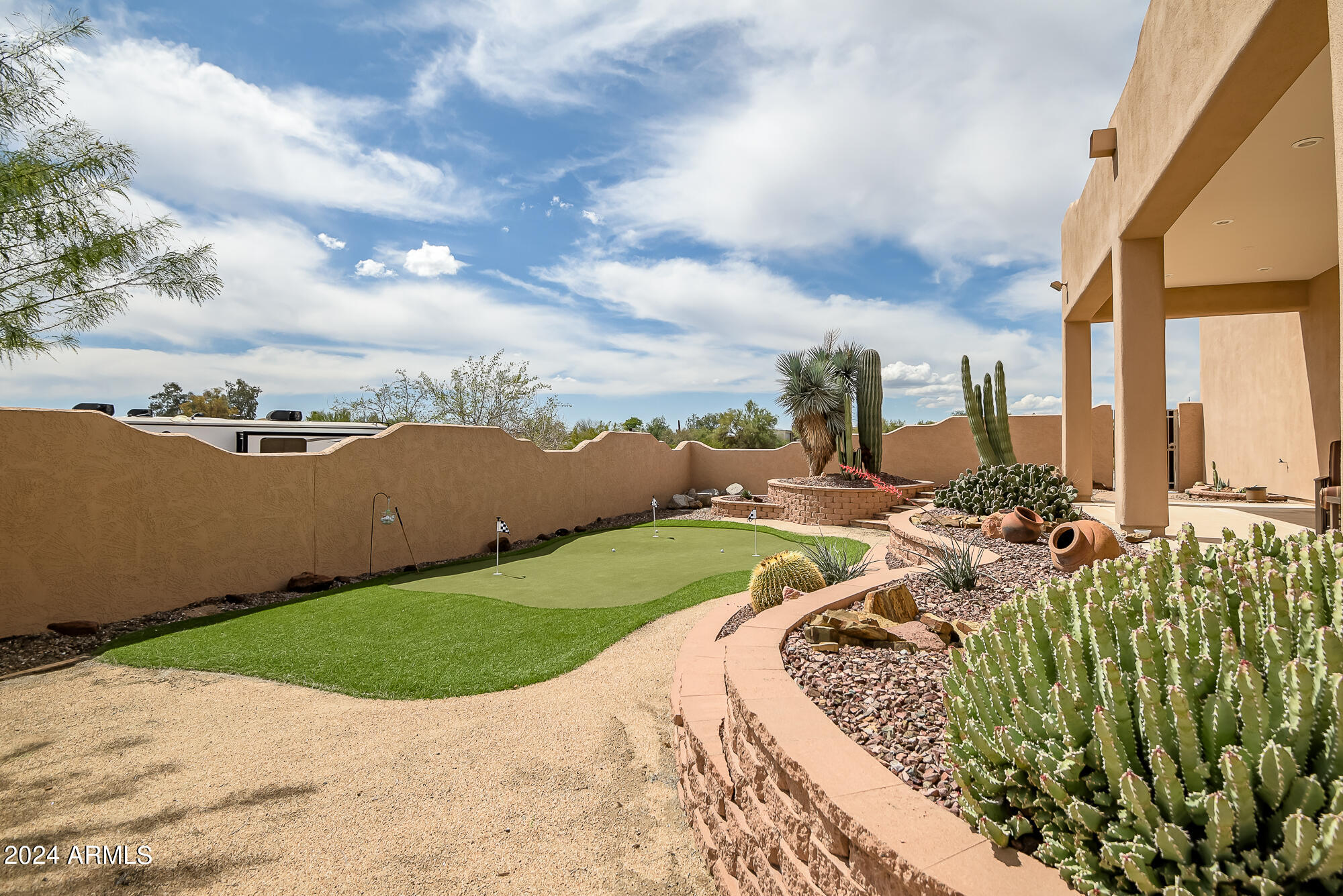 321 W SADDLE MOUNTAIN Road