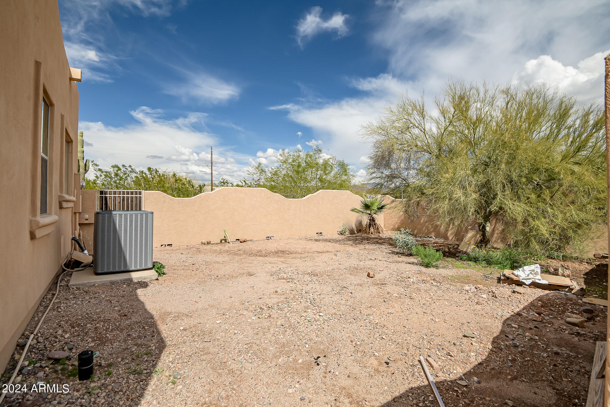 321 W SADDLE MOUNTAIN Road