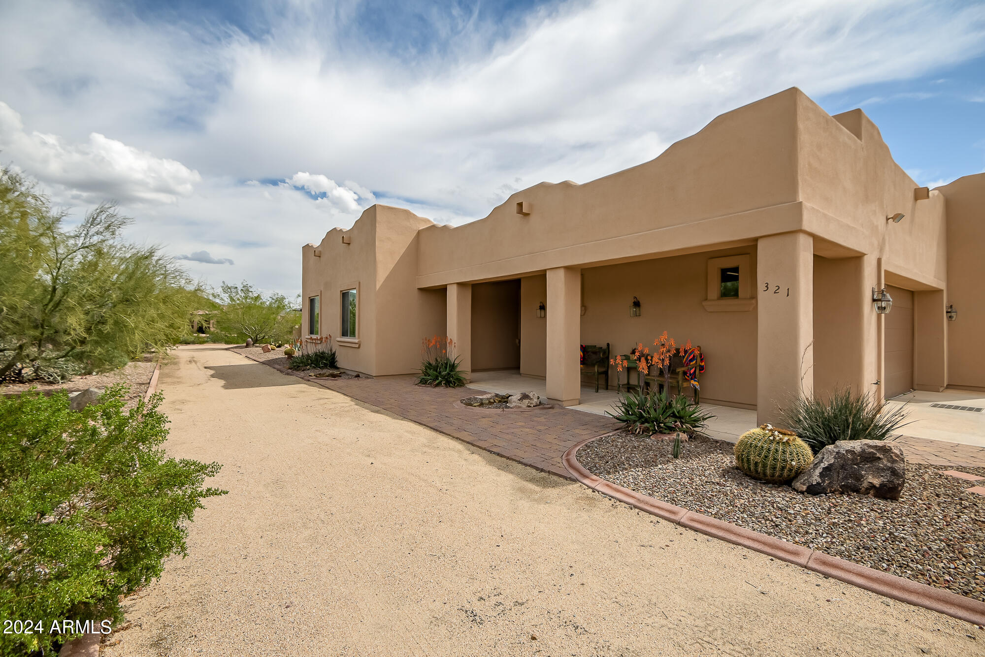 321 W SADDLE MOUNTAIN Road