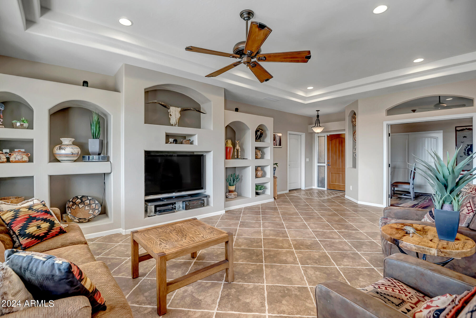 321 W SADDLE MOUNTAIN Road