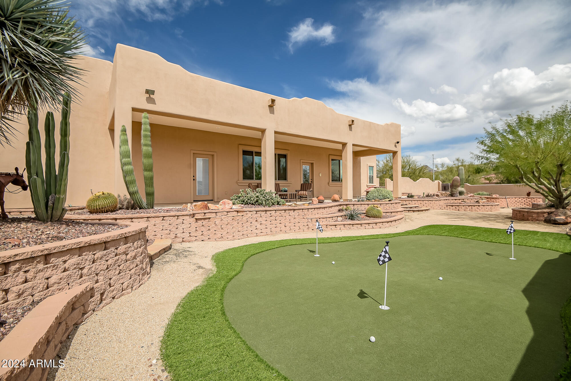 321 W SADDLE MOUNTAIN Road