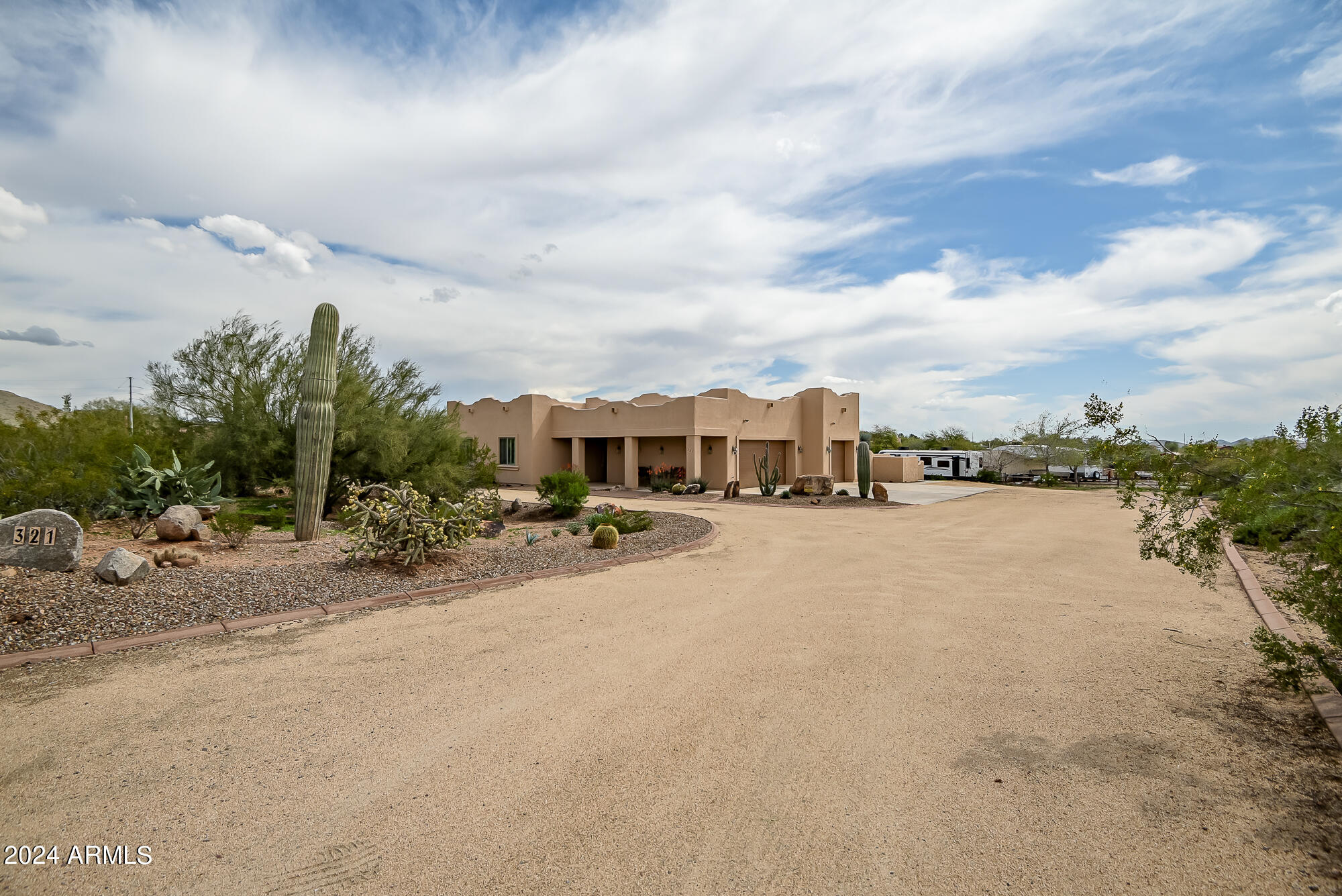 321 W SADDLE MOUNTAIN Road