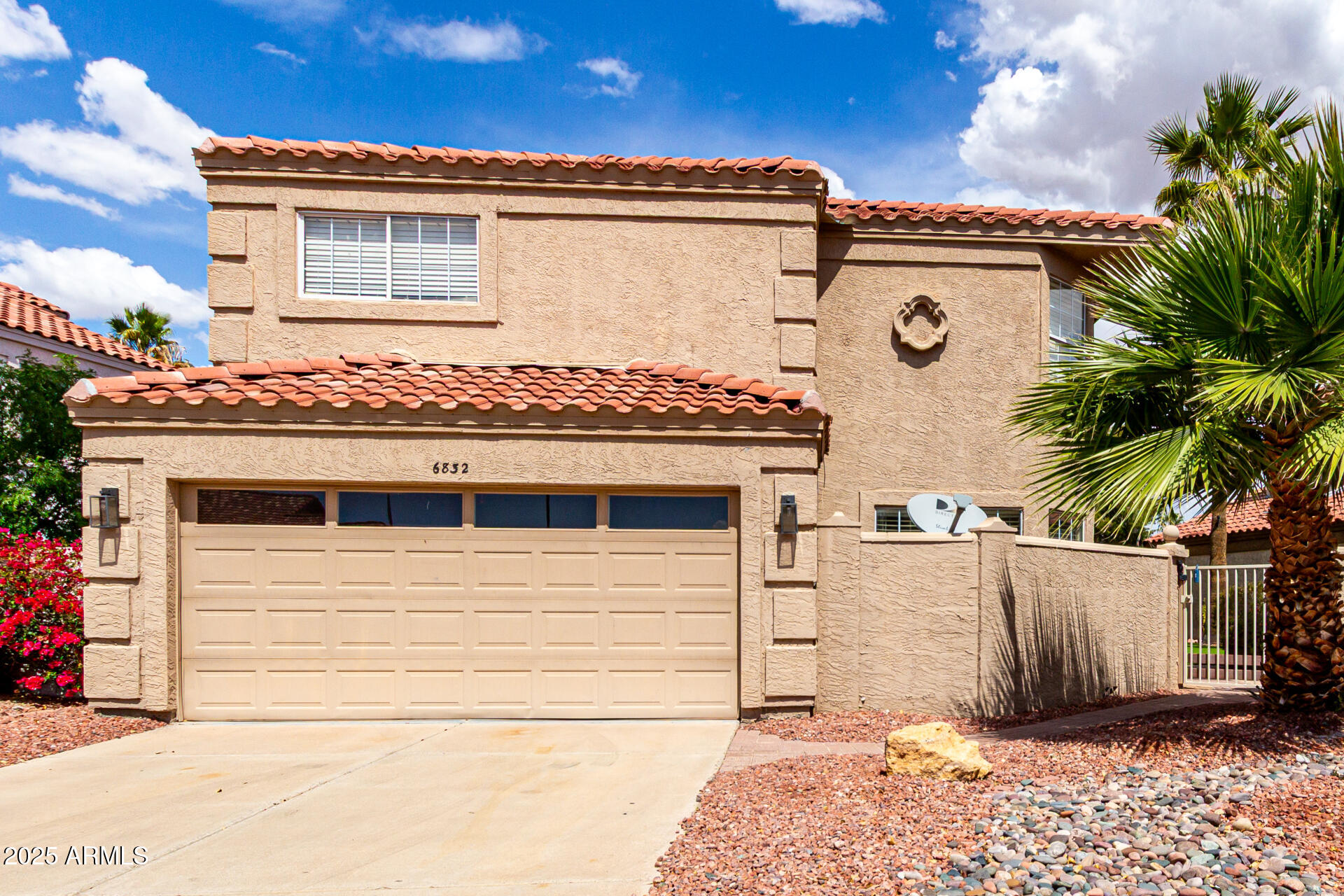 6832 W MORROW Drive