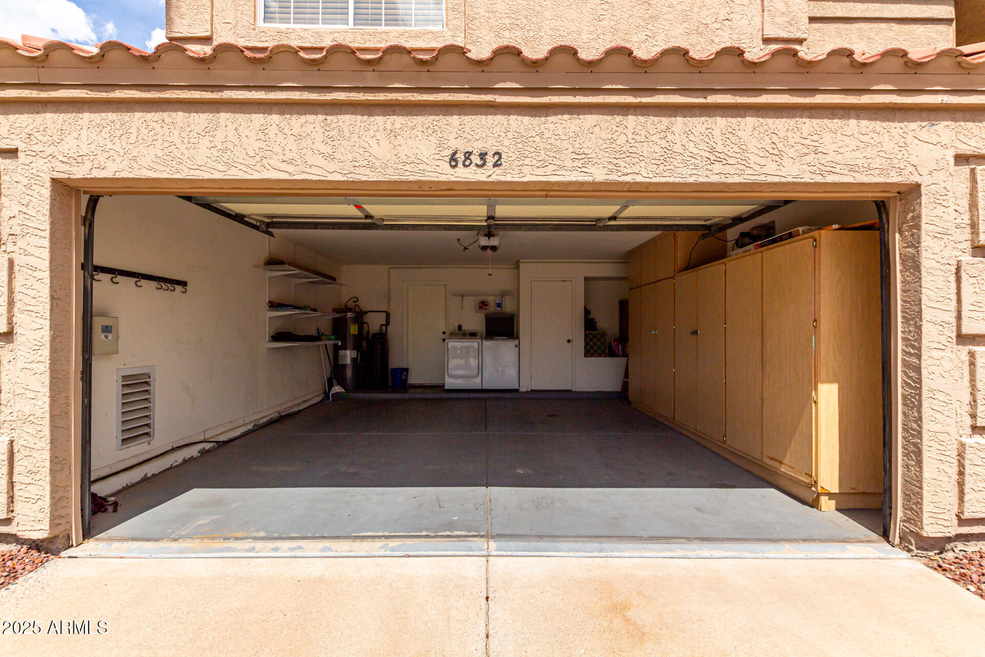 6832 W MORROW Drive
