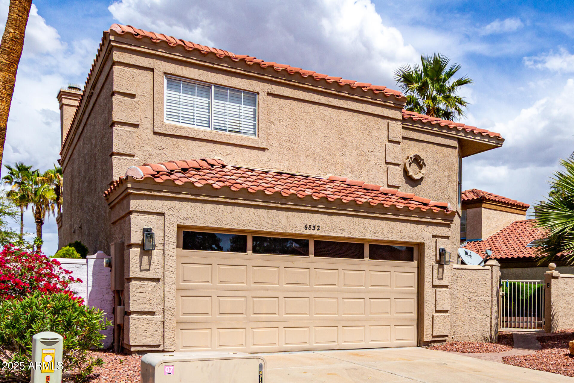 6832 W MORROW Drive