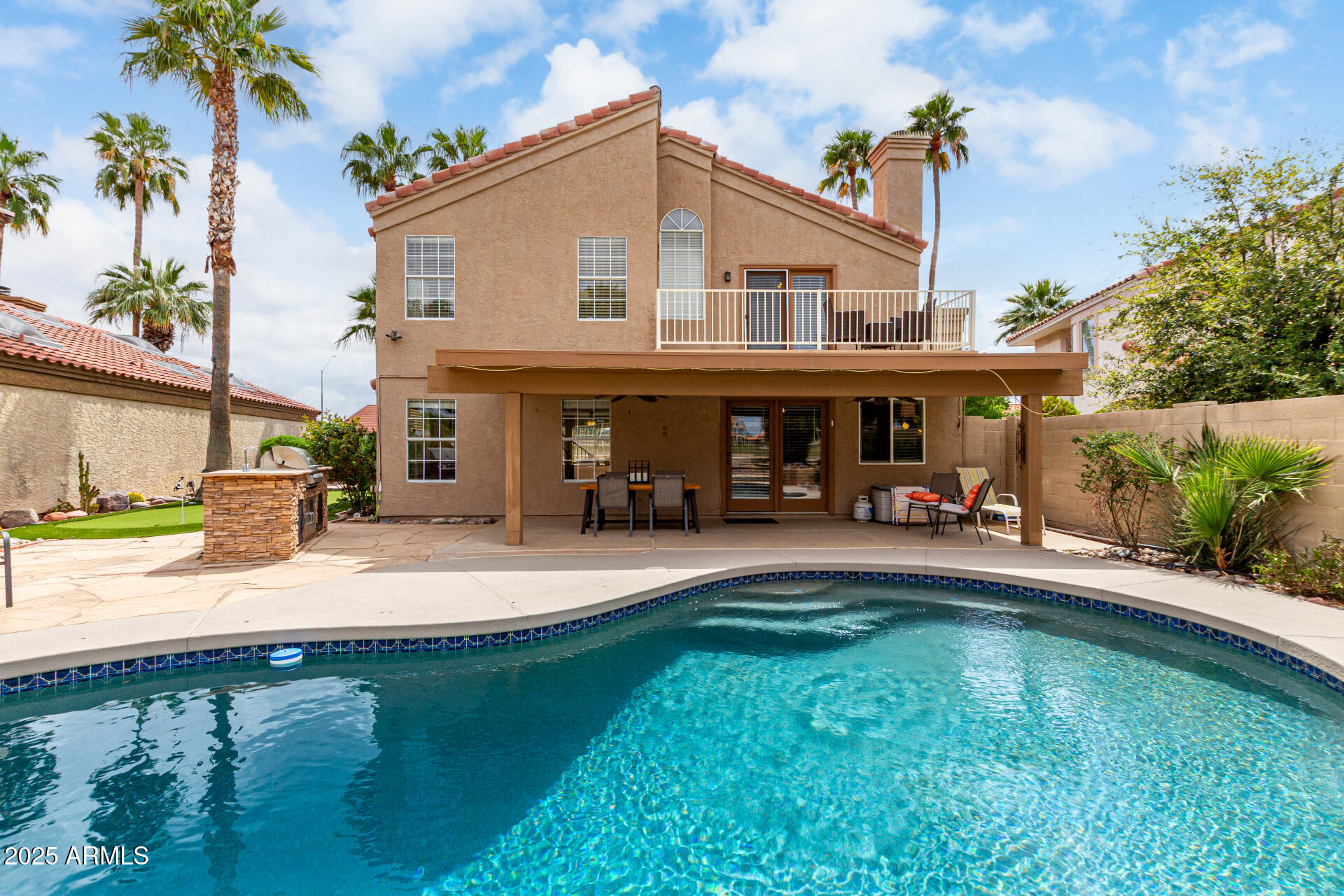 6832 W MORROW Drive