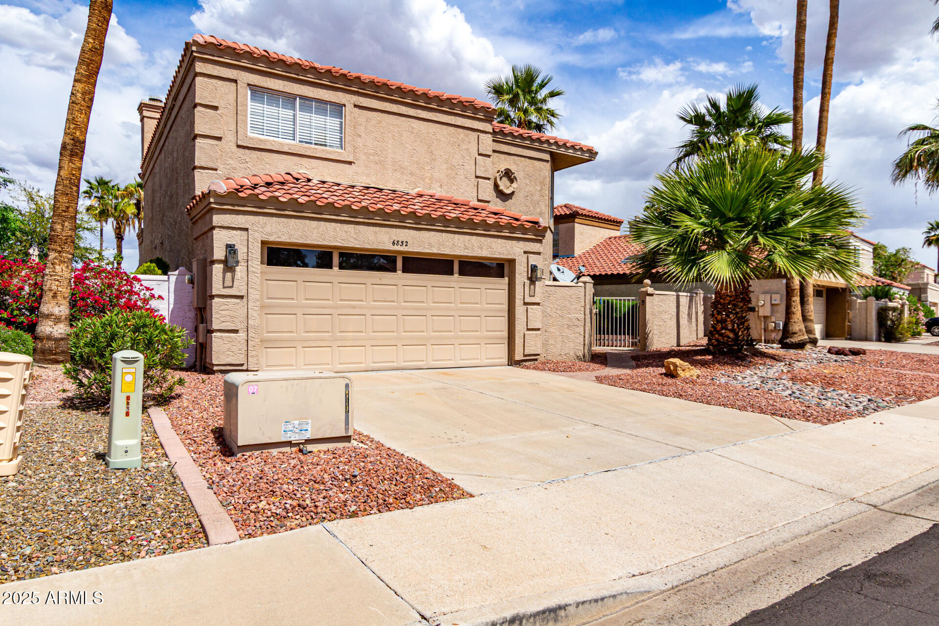 6832 W MORROW Drive