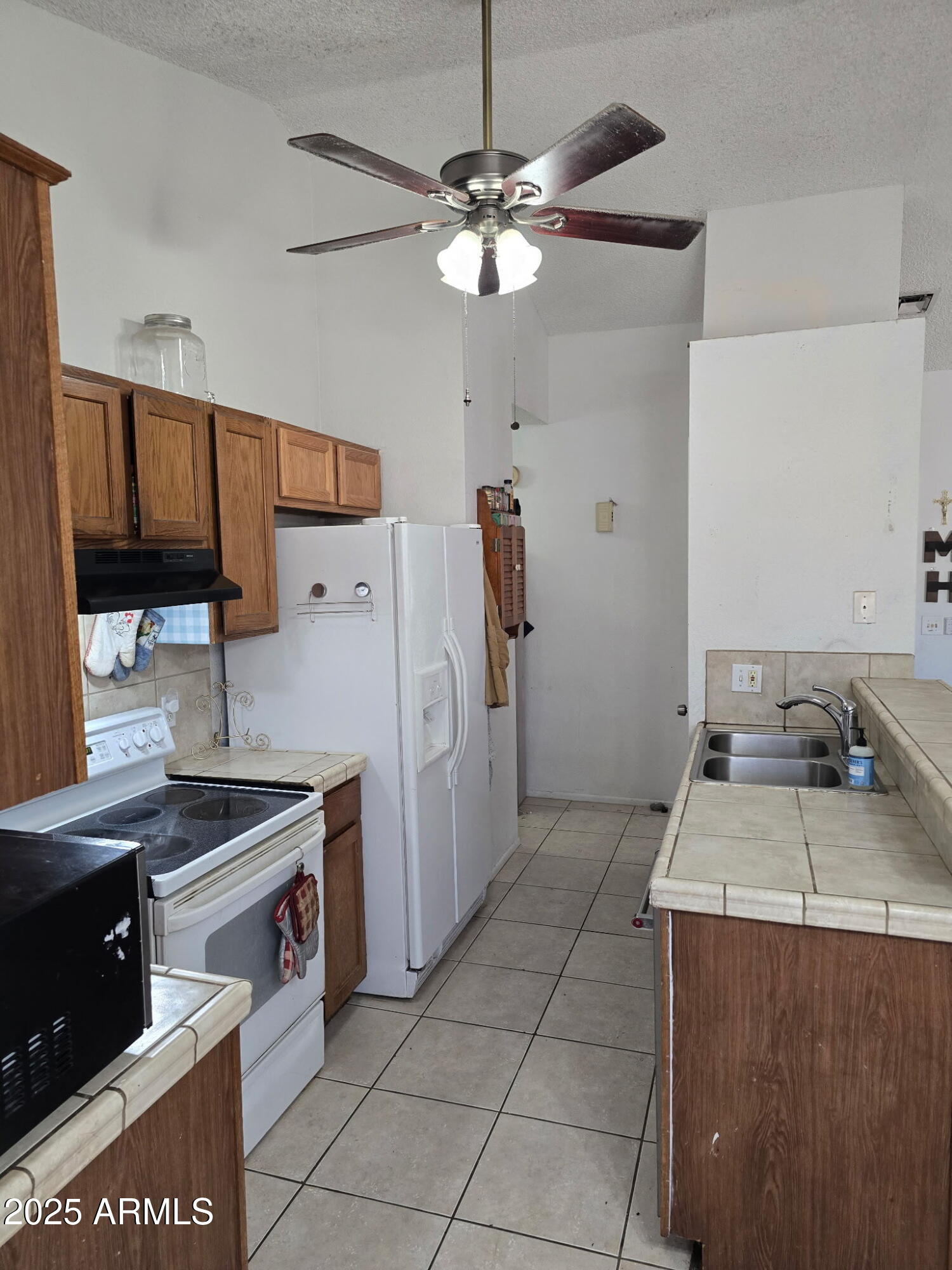 8408 W CORRINE Drive