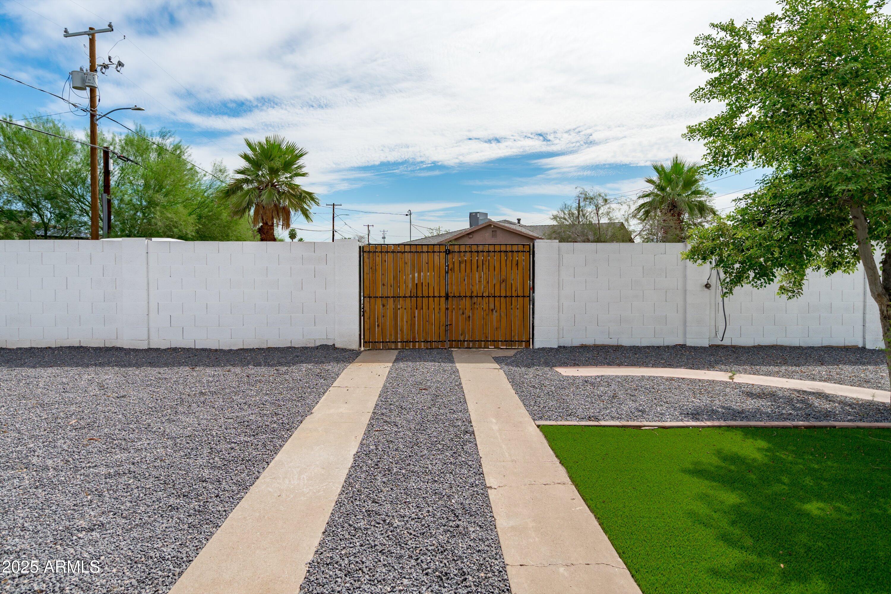 1702 W INDIAN SCHOOL Road