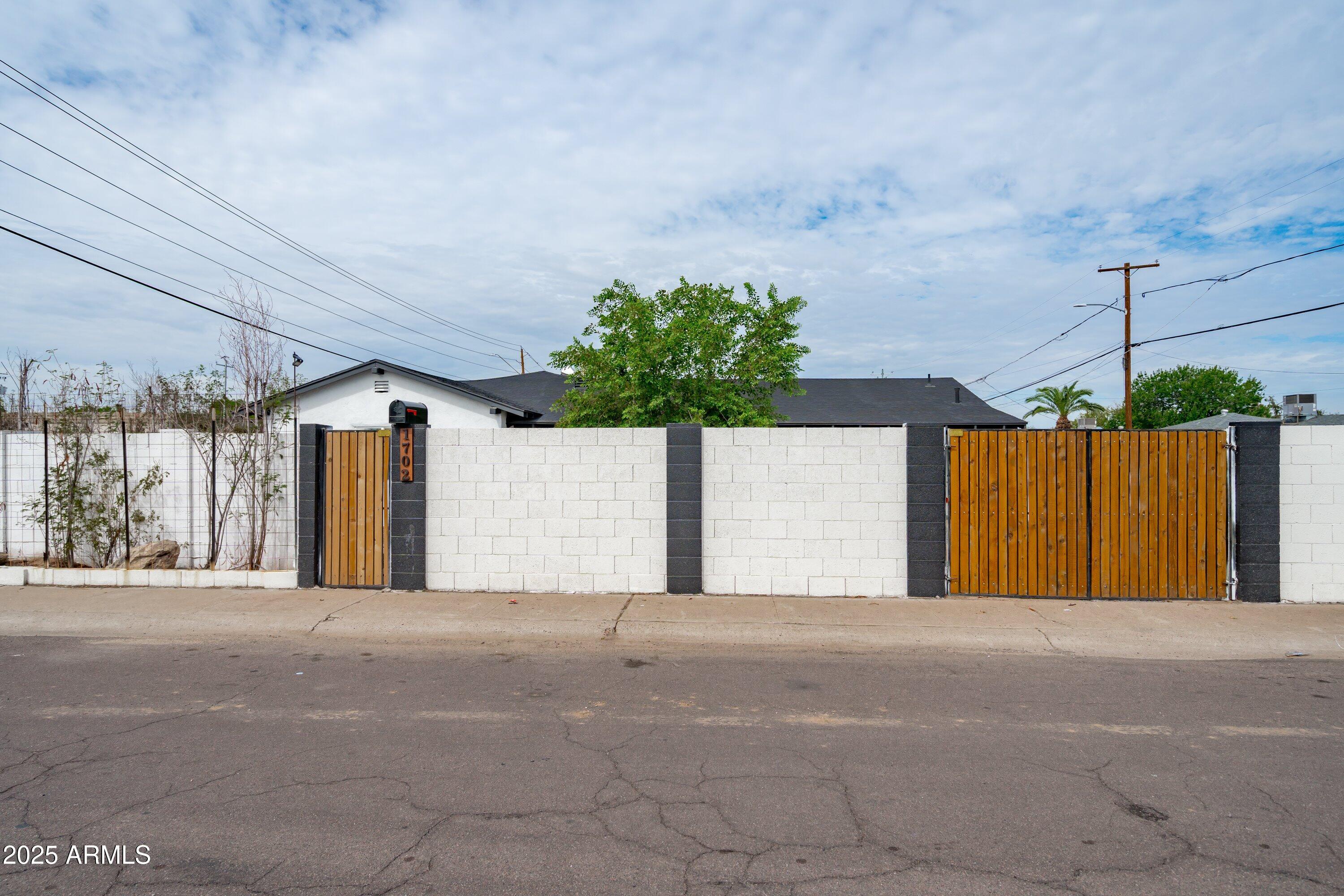 1702 W INDIAN SCHOOL Road