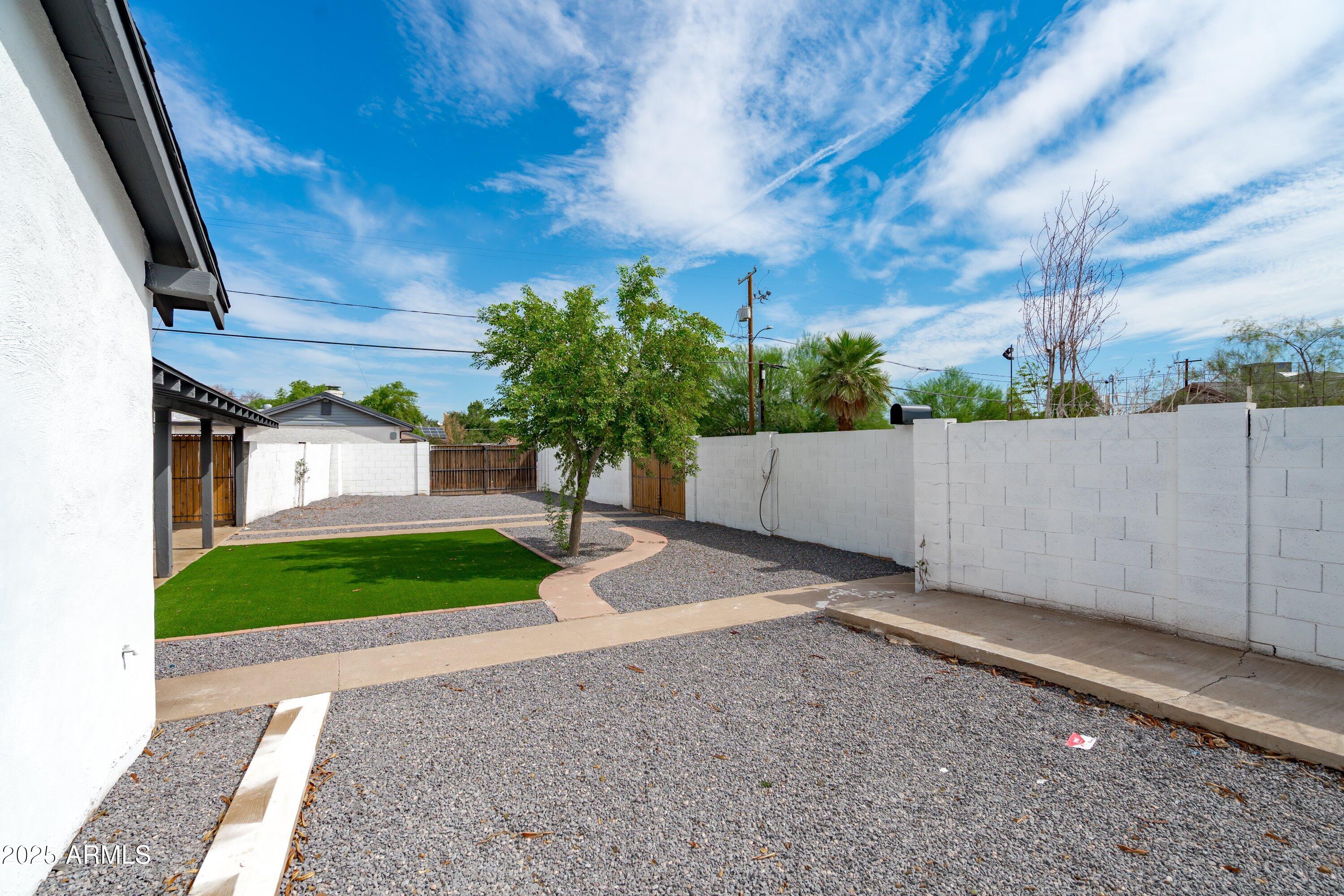 1702 W INDIAN SCHOOL Road