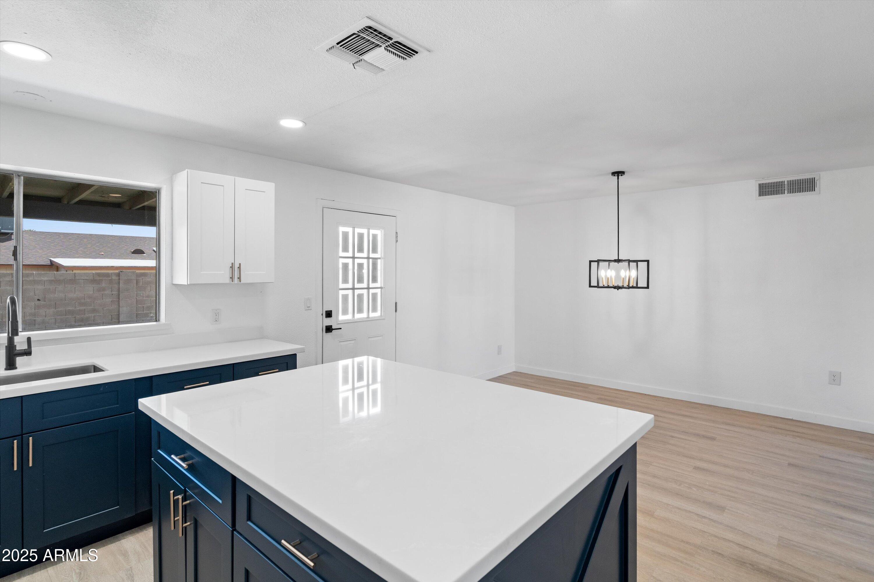 6351 W MOUNTAIN VIEW Road