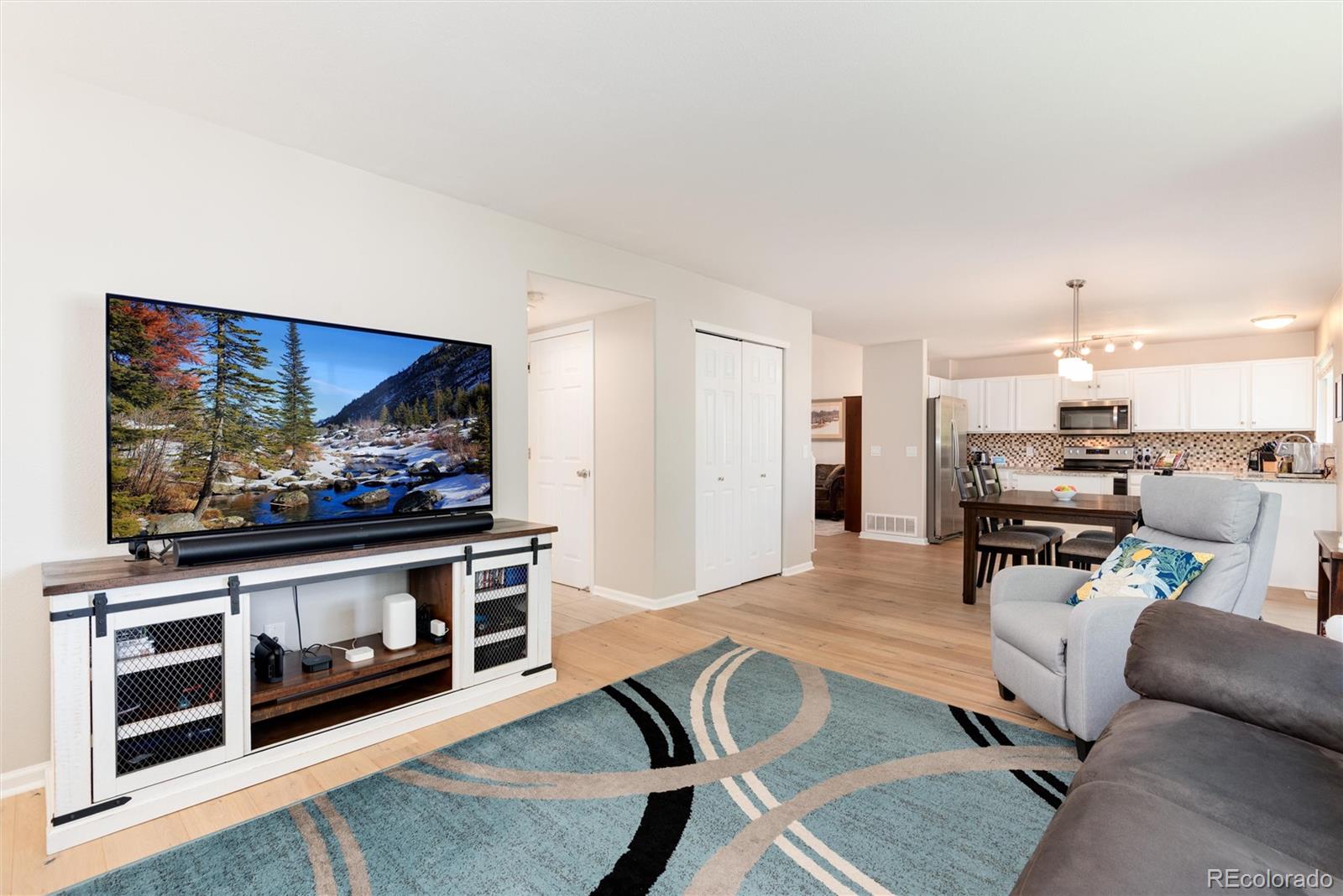 9486 High Cliffe Street