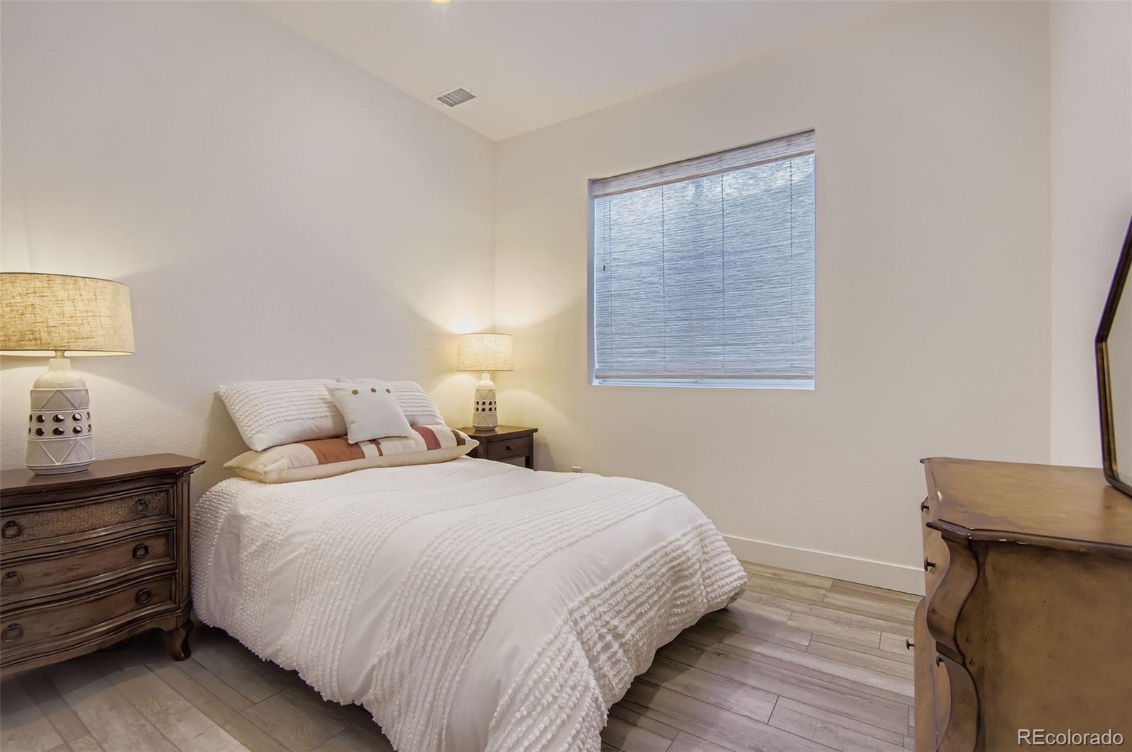 9457 Autumn Moon Avenue