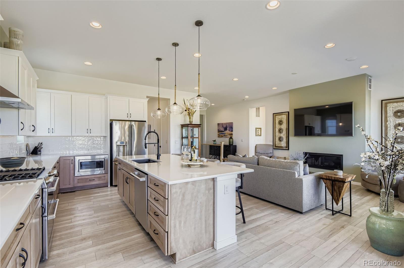 9457 Autumn Moon Avenue