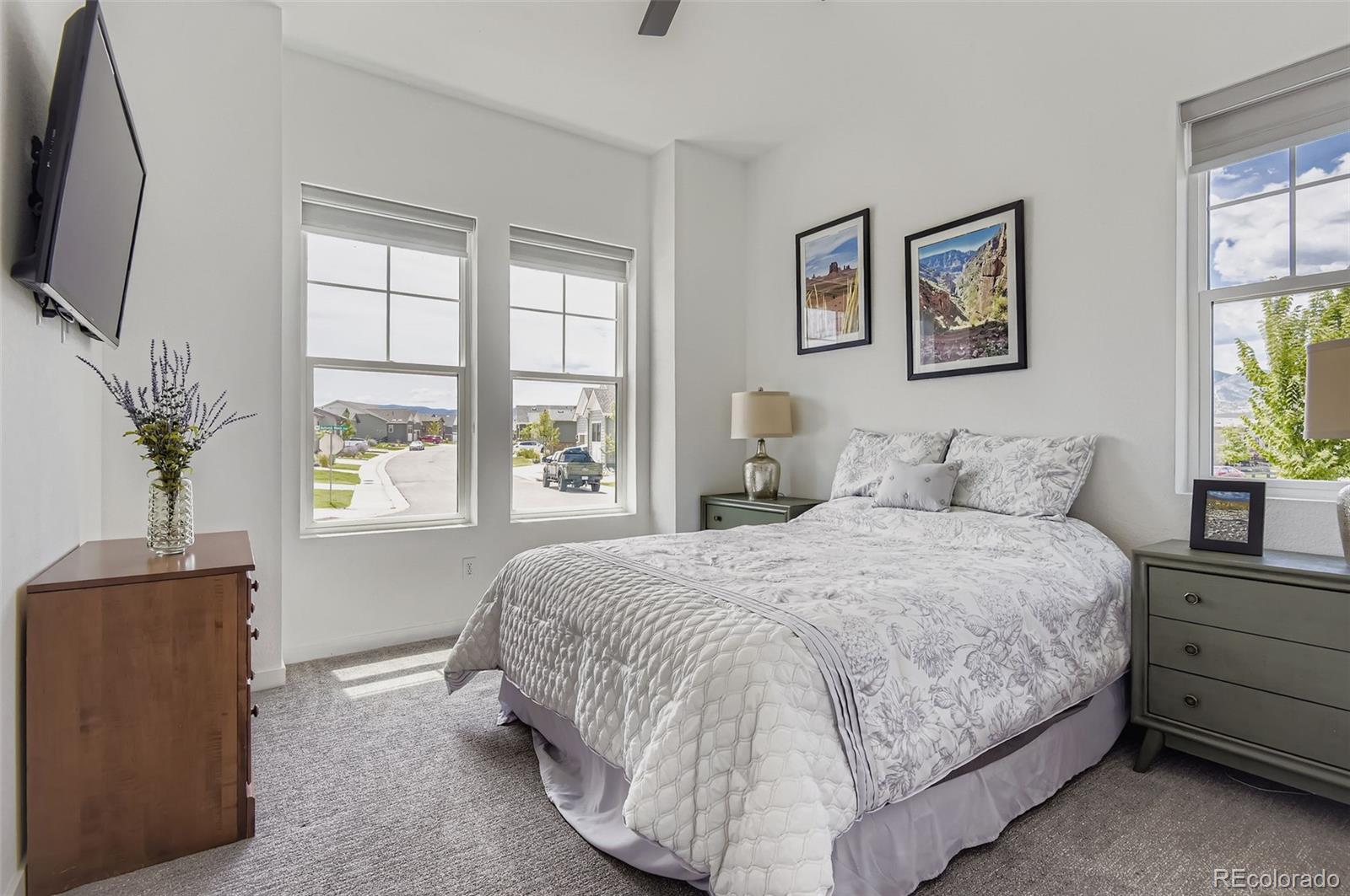 9457 Autumn Moon Avenue