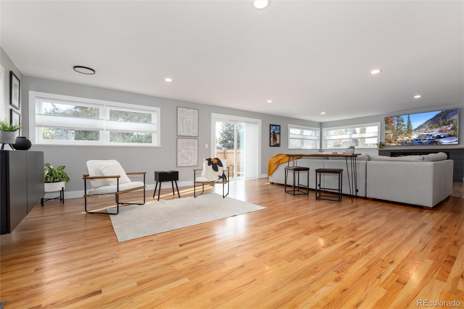 5819 W Elmhurst Drive