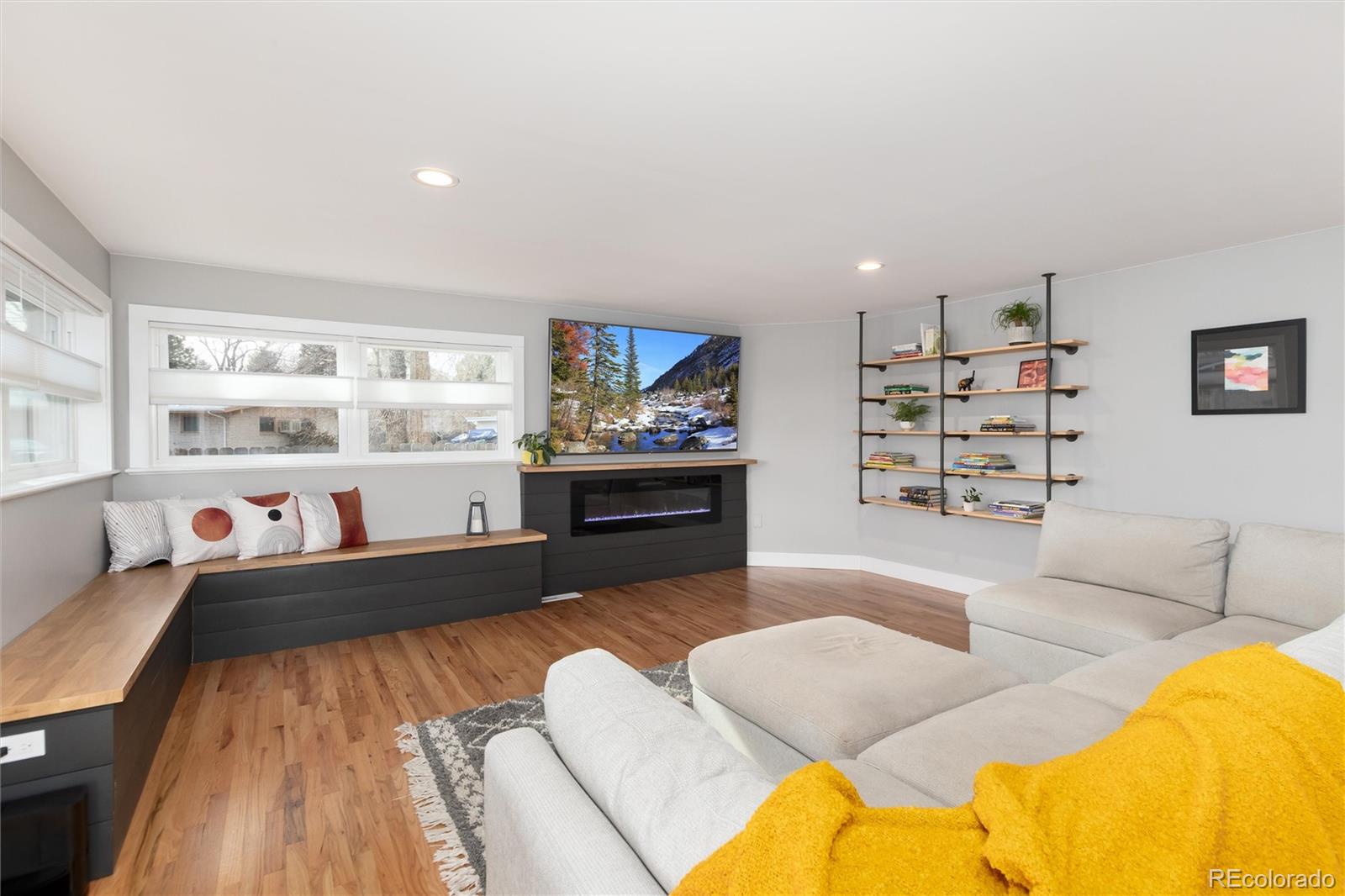 5819 W Elmhurst Drive