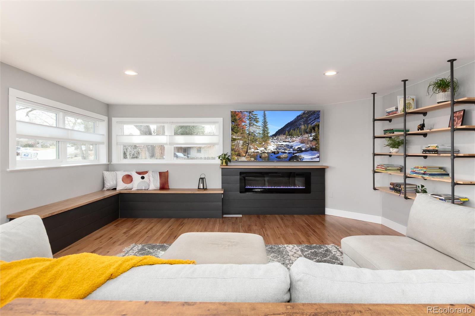 5819 W Elmhurst Drive