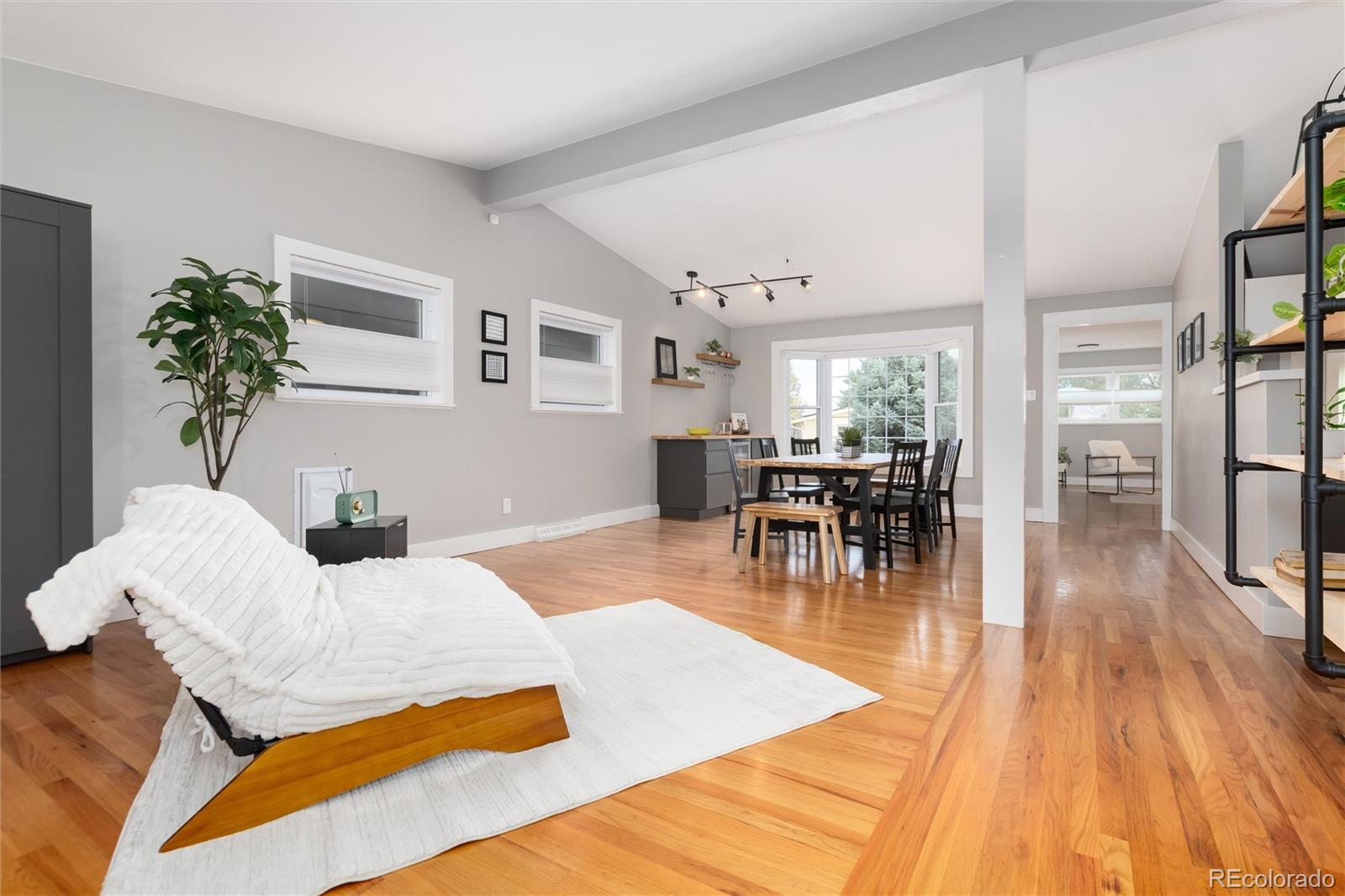 5819 W Elmhurst Drive