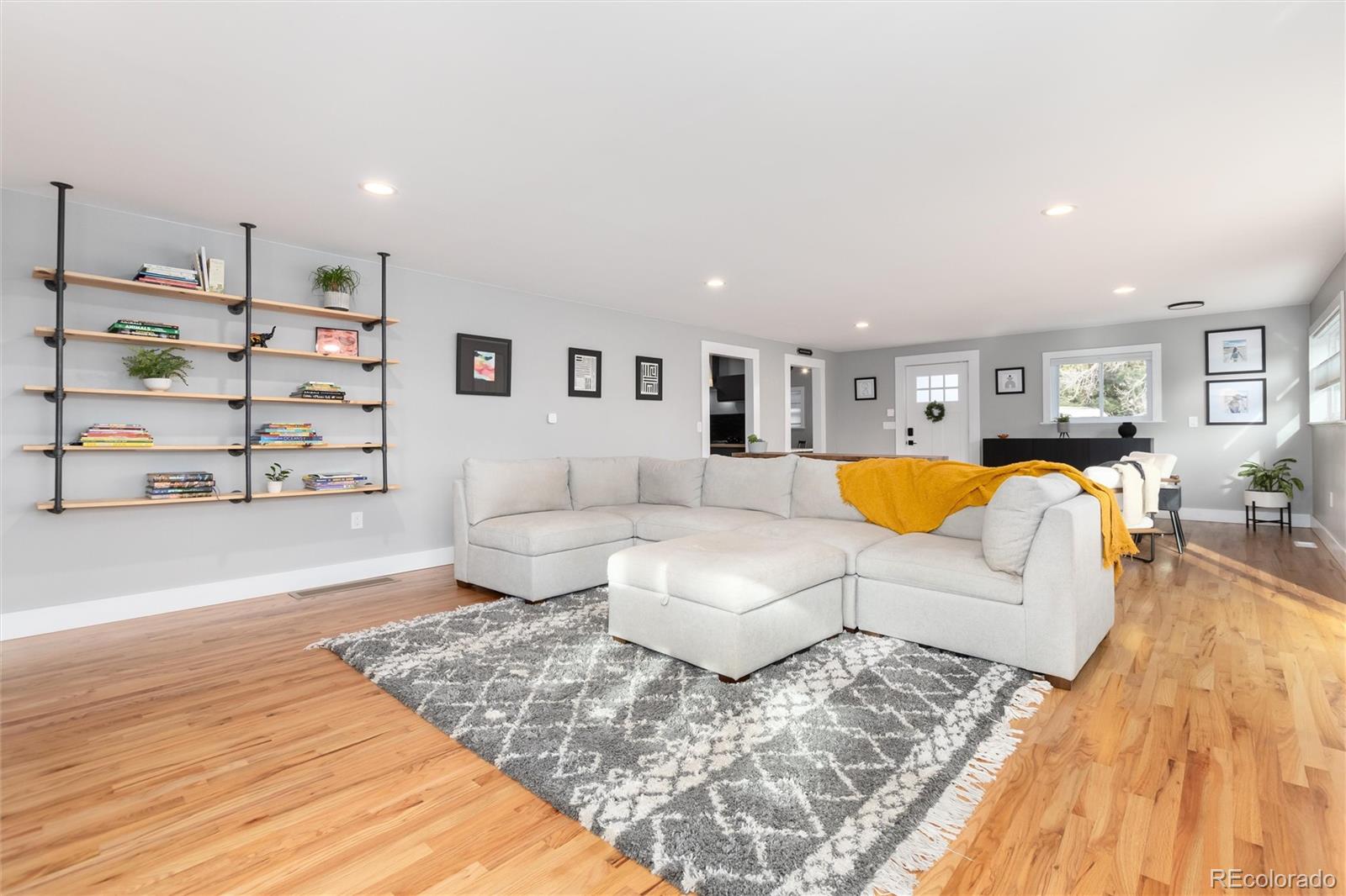 5819 W Elmhurst Drive